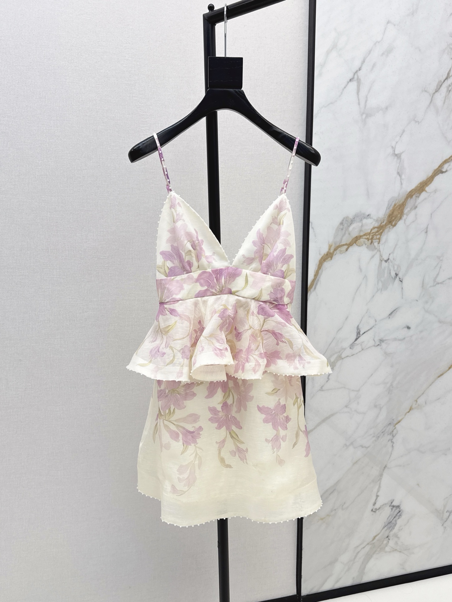 NO:333562,Exclusive first release Zimmen-M 25Ss———The latest spring and summer floral pattern suspender dress with elegant and fresh vacation style Elegant floral pattern prints romantic and elegant white and rich beauty essentials Imported 100% linen fabric One color is available in stock smlxl, skirts, alexander wang19860909独家首发 Zimmen-M 25Ss———春夏最新款花卉图案吊带连衣裙淡雅清新的度假风气息 优雅花卉图案印花浪漫优雅的白富美必备单品 进口百分百亚麻面料 一色现货发售smlxl,,skirts,alexander wang,Women's clothing