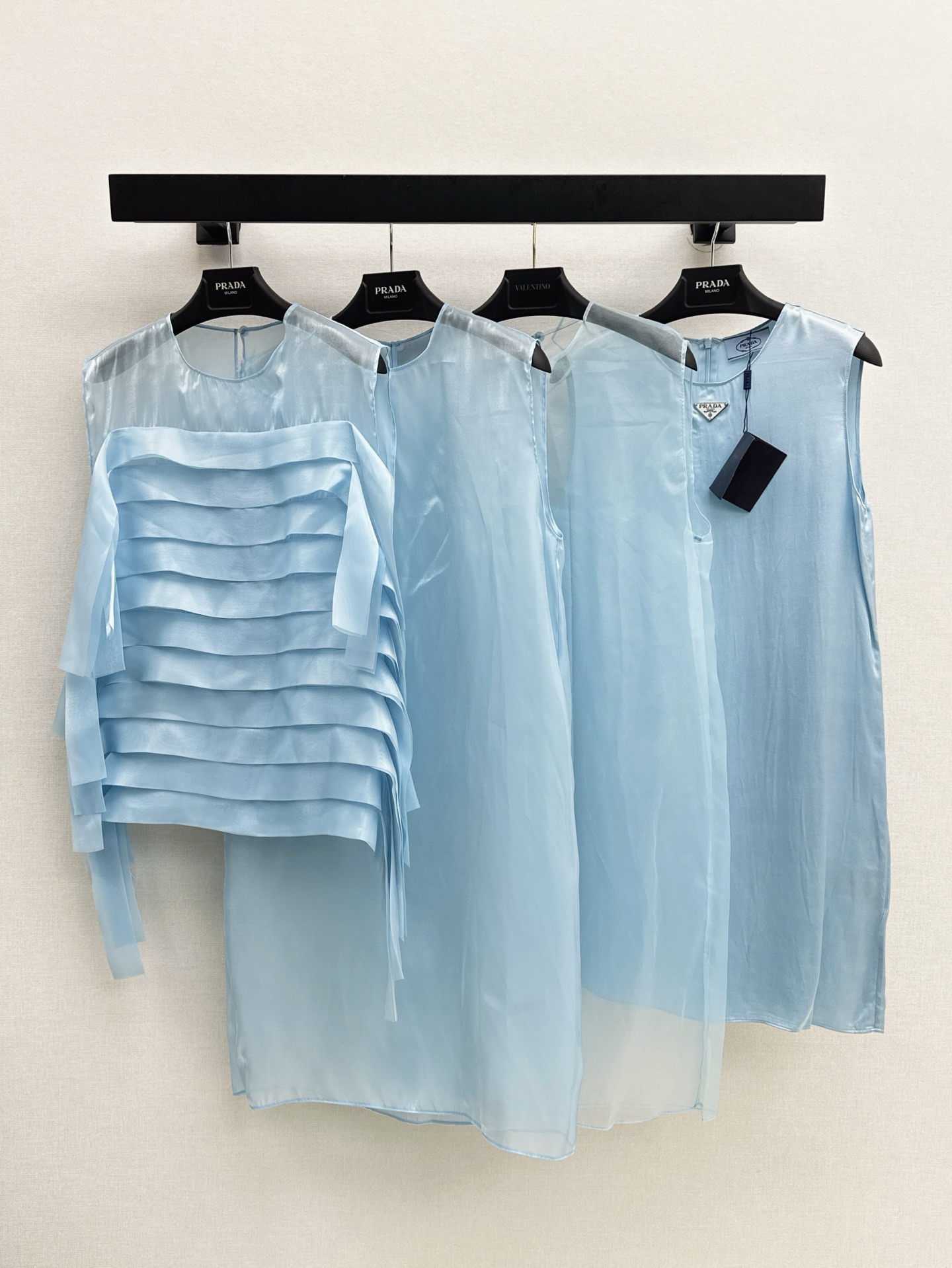 NO:333806,The same style as Wu Qianyu PD 25Ss————The latest spring and summer layered design Organya dress, refreshing blue, Organya fabric cake layered design   four-piece set H-style tailoring, can hide the flesh while reducing age, and follow the blogger to wear the street photography style easily. Heavy style, one-color spot sale sml, skirts, alexander wang19860909吴千语同款 PD 25Ss————春夏最新款层叠设计欧根纱连衣裙 清爽蓝色系 欧根纱面料蛋糕层叠设计 四件套H版型剪裁 可以藏肉同时又减龄 跟着博主轻松穿出街拍范 重磅款哦 一色现货发售sml,,skirts,alexander wang,Women's clothing