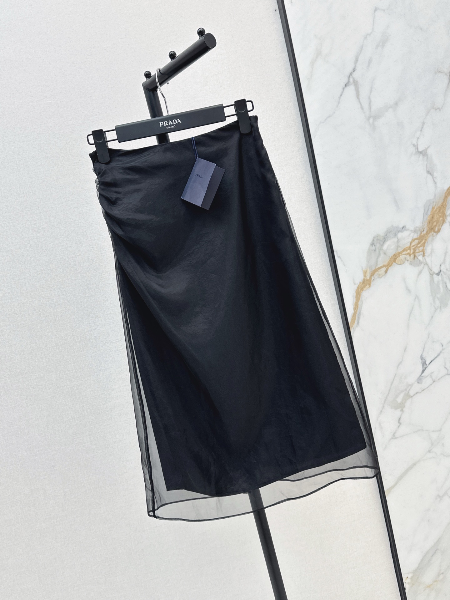 NO:333803,Universal versatile PD 25Ss————The latest double-layer method for spring and summer, hip-covered skirt, high waist one-step skirt style, one-row button design, small slit on the hem, visually very high, completely modify the hip lines and lengthen the proportion of the legs, it is OK to match with T-shirts or shirts. SMS, skirts, shirts, tees, t-shirts, alexander wang19860909万能百搭 PD 25Ss————春夏最新款双层做法包臀半裙高腰一步裙版型 一排开扣设计 下摆小开叉 在视觉上非常显高 完全修饰臀部线条拉长双腿比例感 搭配T恤或者衬衫都OK 一色现货发售sml,,skirts,shirts,tees，t-shirt,alexander wang,Women's clothing