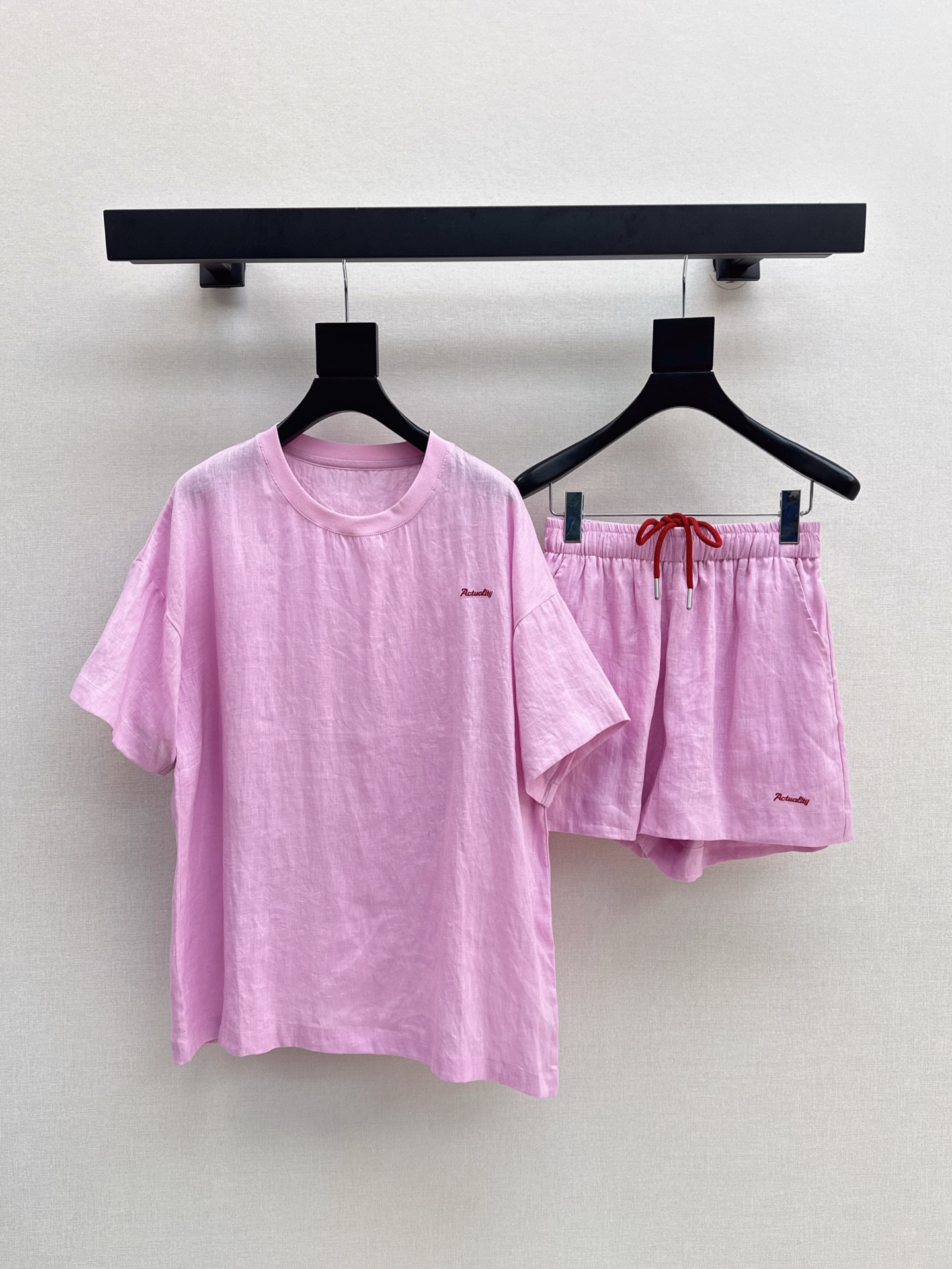 NO:335201,Fashionable design 25Ss—————The latest linen casual suit for spring and summer, loose silhouette short-sleeved top   elastic waist shorts, slim and tall upper body, gentle and elegant without losing the aura, exquisite visual style, slim and not picky. One set, three colors are available in stock, sml, shorts, T-shirt, alexander wang19860909时髦设计 25Ss————春夏最新款亚麻休闲套装 宽松廓形短袖上衣 松紧腰短裤 上身显瘦又高挑 不失气场的温柔优雅感 精致既视感版型显瘦不挑人 一套出 三色现货发售sml,,shorts,T-shirt,alexander wang,Women's clothing