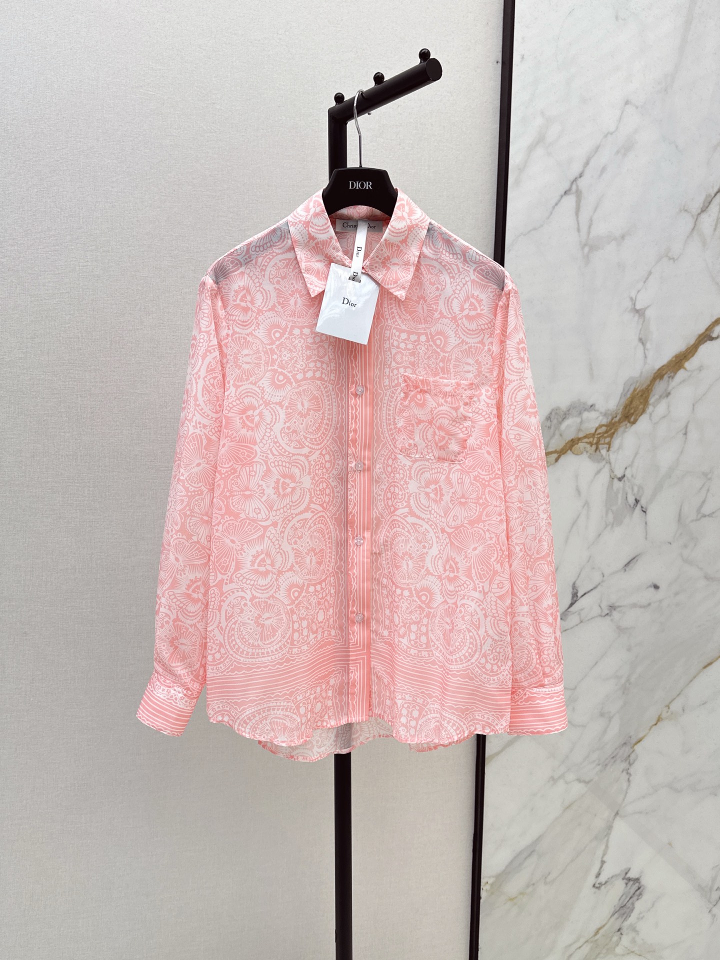 NO:335570,CD 25Ss————The latest printed shirts in spring and summer are slightly transparent and look and feel fashionable and tricky. A style is easy to control. Everyone is easy to control. Daily commuting and wearing is very OK. The small details are too important. Good HOLD style is deeply loved by fairy heart. Soft and textured. Two colors are available for sale in stock. SML, Shirts, alexander wang19860909CD 25Ss————春夏最新款印花衬衫微透视若隐若现时尚小心机 可A可乖的风格 版型属于谁都好驾驭的 日常通勤穿什么的都是很OK的 满满小细节太加分了 好HOLD住造型 深得仙女心 柔软有质感 两色现货发售sml,,shirts,alexander wang,Women's clothing