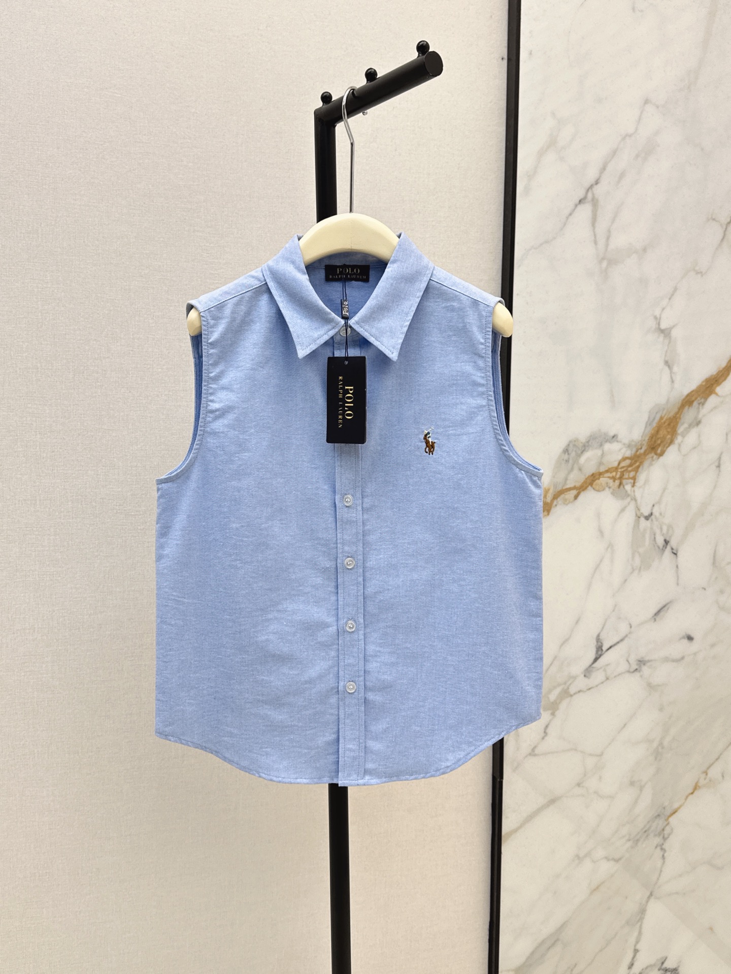 NO:335528,Recommended single models RL 25Ss———The latest British-style sleeveless shirt in spring and summer classic pony logo embroidery decoration Simple commuting can be sweet or salty temperament Classic style versatile and not picky about people Cotton Oxford fabric Two colors on sale sml, Shirts, alexander wang19860909爆单款推荐 RL 25Ss———春夏最新款英伦风无袖衬衫经典小马徽标刺绣装饰 简约通勤可甜可盐气质 经典版型百搭不挑人 棉质牛津布面料 两色现货发售sml,,shirts,alexander wang,Women's clothing