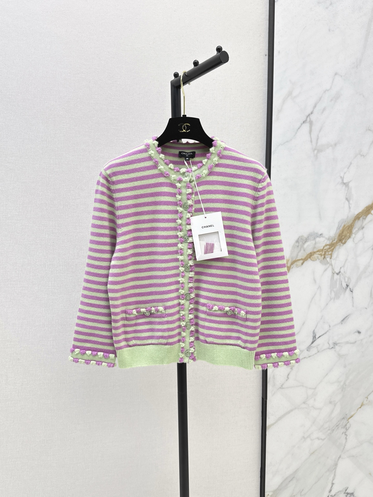 NO:410153,C home 25Ss—————The latest summer limited striped suit for summer, strapless + cardigan. Contrast color stripes that are very suitable for summer. Special wool yarn for fixed wool and dyeing. The color matching is too suitable for spring and summer. You have to wear bright colors. yb customized buttons. Very exquisite. Recommend a series of stacking. One color split development. SML cardigan, chanel, alexander wang.19860909C家 25Ss————春夏最新款夏日限定条纹套装抹胸+开衫 超符合夏天气息的撞色条纹 定织定染的特种羊毛纱线 配色也太适合春夏了 就是得穿点亮色系 yb定制的纽扣 十分精致 推荐一系列叠搭 一色分开发 现货发售sml 开衫,,chanel,alexander wang,Women's clothing