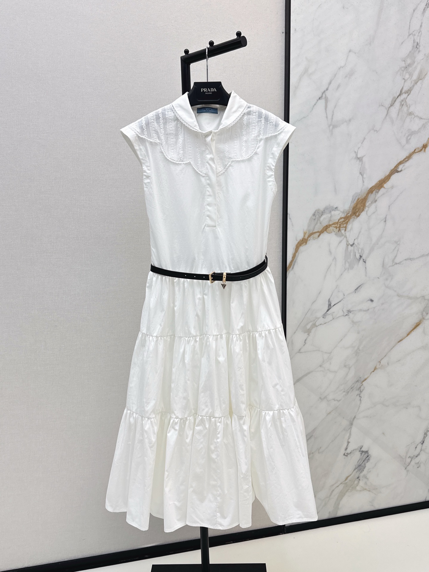 NO:413402,PD 25Ss————The latest spring and summer stand-up collar flying sleeve splicing cake skirt dress. Romantic and elegant, elegant and chic. It seems simple, but it is amazing. The leather belt is waisted. The upper body is too age-reducing. The upper body is essential for all kinds of vacation dates in summer. It is very suitable for daily or work dates. SML is available in stock,, skirts, alexander wang19860909PD 25Ss————春夏最新款立领飞飞袖拼接蛋糕裙摆连衣裙 浪漫又典雅 优雅又别致 看似简单 上身却很惊艳 皮革腰带收腰 上身太减龄少女了 夏季各种度假约会必备 日常或者上班约会都很适合 一色现货发售sml,,skirts,alexander wang,Women's clothing