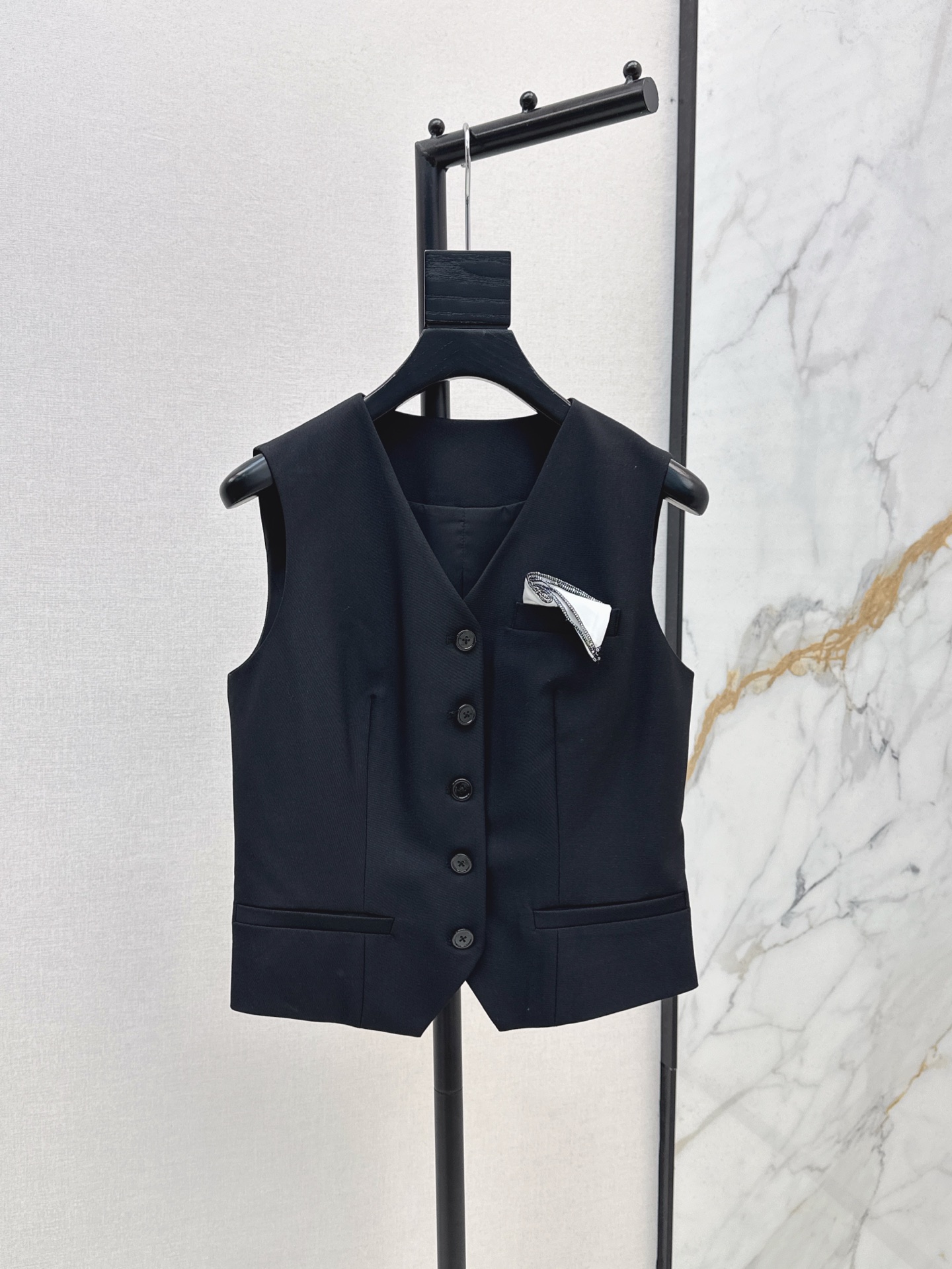 NO:413370,Fashionable design 25Ss————The latest vest suit for spring and summer, vest jacket + printed wide-leg pants, slim and tall upper body, gentle and elegant without losing the aura, exquisite déjà vest style, slim and not picky, one set, one color is available in stock, sml, jackets & coats, alexander wang19860909时髦设计 25Ss————春夏最新款马甲套装 马甲外套+印花阔腿裤 上身显瘦又高挑 不失气场的温柔优雅感 精致既视感版型显瘦不挑人 一套出 一色现货发售sml,,jackets & coats,alexander wang,Women's clothing