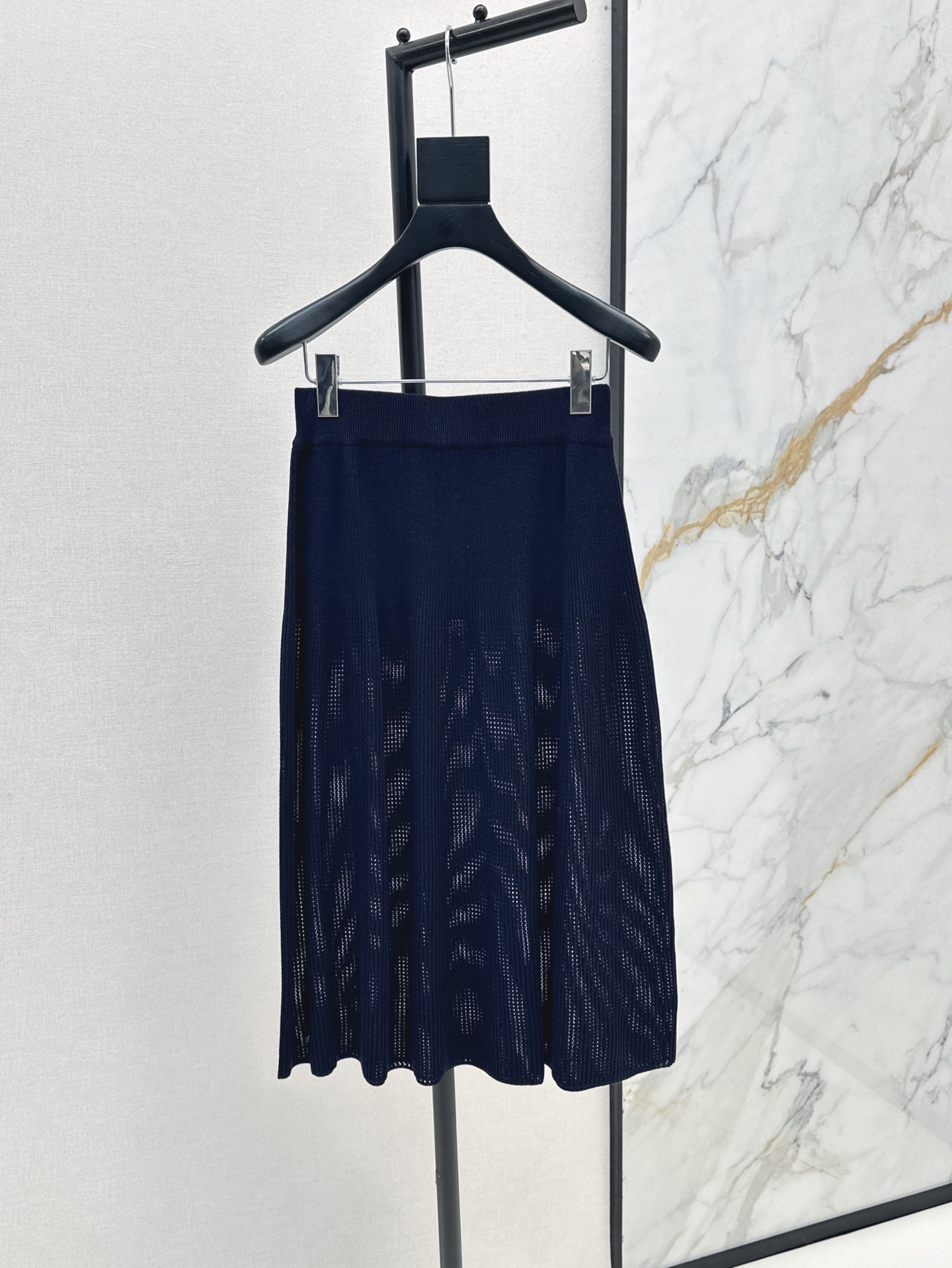 NO:413326,240L 25Ss————The latest high-end plain knitted mid-length skirt in spring and summer, high-end products with gentle and extremely elegant tuning, imported silkworm cotton yarn has super delicate and soft texture, temperament goddess must receive, sweet and salty casual and versatile items, three-color spot sale sml, loro piano, skirts, alexander wang19860909240L 25Ss————春夏最新款高级素色针织中长半裙气质高级单品 缕空工艺温柔极致优雅的调调 进口蚕棉纱线质感超级细腻柔软 气质女神必收款 可甜可盐休闲百搭单品 三色现货发售sml,,loro piana,skirts,alexander wang,Women's clothing