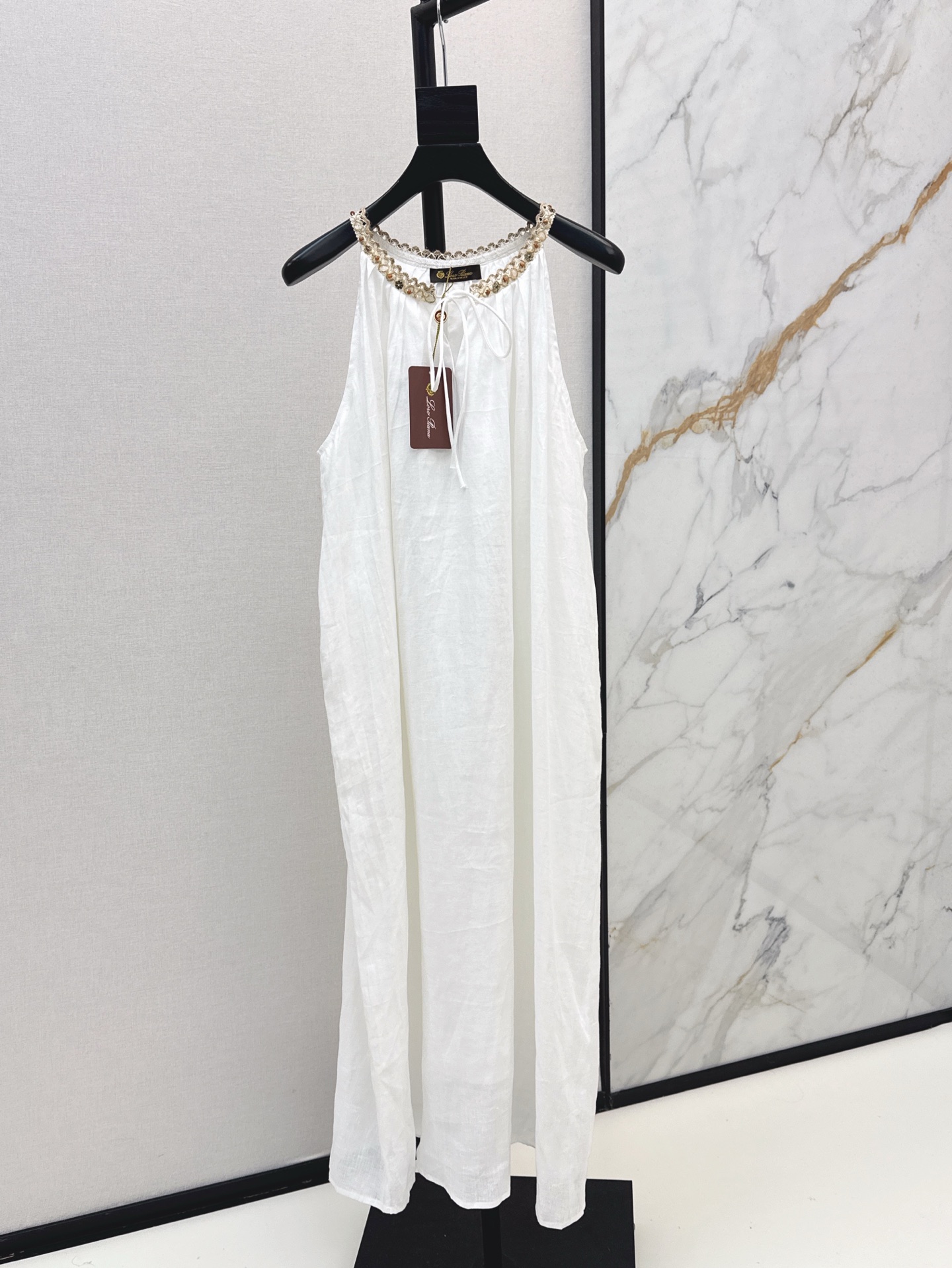 NO:413312,310L 25Ss————The latest spring and summer linen sleeveless dress H-style tailoring, upper body without restraint, skirt with a lively and flowing hem, pure linen fabric, good breathability, full comfort, gentle temperament, simple and relaxed feeling, two colors are available in stock sml, loro piano, skirts, alexander wang19860909310L 25Ss————春夏最新款亚麻无袖连衣裙H版型剪裁 上身无束缚感 裙摆灵动飘逸 纯亚麻面料 透气性好 舒适度满分 温柔气质简约 松弛感拉满 两色现货发售sml,,loro piana,skirts,alexander wang,Women's clothing