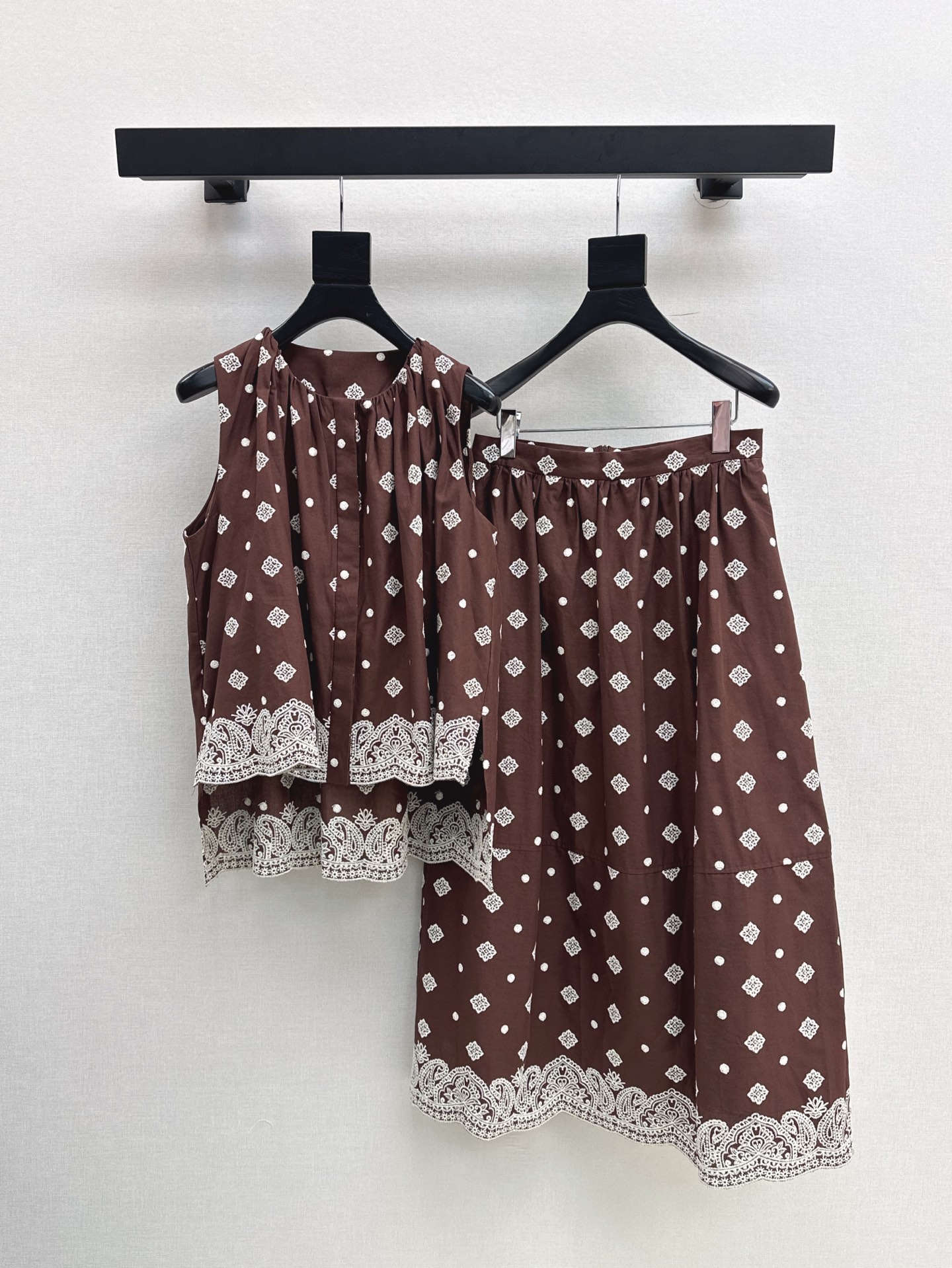 NO:414636,Fashionable design 25Ss—————The latest spring and summer vacation series sets, sleeveless top + skirt, slim and tall, gentle and elegant without losing the aura, exquisite déjà vu, slim and not picky, one set, one color is available in stock, sml, skirts, alexander wang19860909时髦设计 25Ss————春夏最新款度假系列套装 无袖上衣+半裙 上身显瘦又高挑 不失气场的温柔优雅感 精致既视感版型显瘦不挑人 一套出 一色现货发售sml,,skirts,alexander wang,Women's clothing