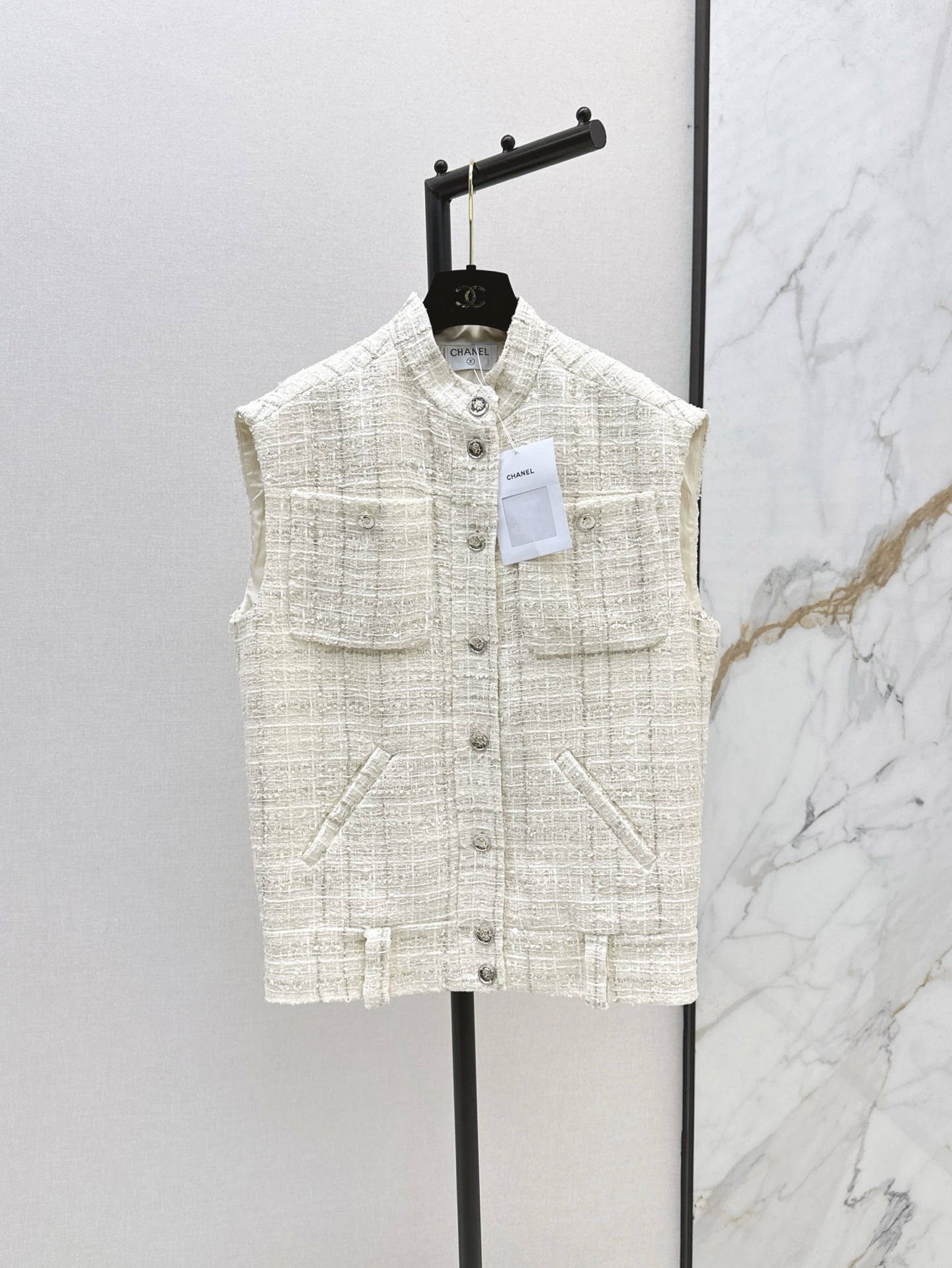 NO:414629,C home 25Ss———The latest plaid stand-up collar vest in spring and summer. Very fashionable plaid elements. The first choice for retro and atmospheric afternoon tea dates!  The style is perfect and you can handle it in any occasion!  Weaving plaid patterns make the whole dress practical and fashionable. Up. SML is available in stock, chanel, alexander wang19860909C家 25Ss————春夏最新款格纹立领马甲 非常时髦的格纹元素 复古大气下午茶约会首选！版型设计非常完美 胖瘦皆宜任何场合都能驾驭！编织格子纹路让整件衣服的实用性时髦度都up up 一色现货发售sml,,chanel,alexander wang,Women's clothing