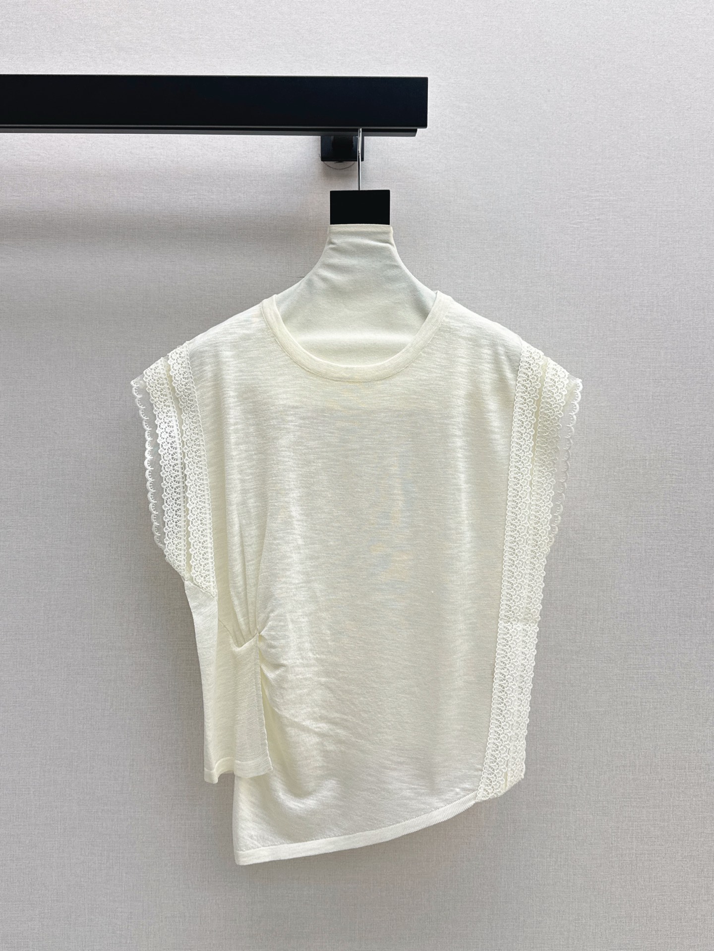 NO:414617,P. Exclusive model ~ Fashionable design 25Ss————The latest spring and summer spliced ​​lace sweater is full of fashion sense. Super easy to match. You can become a fashion expert whether you wear it alone or as an inner wear. Three-color spot sml, alexander wang19860909P.独家款～ 时髦设计 25Ss————春夏最新款拼接蕾丝针织衫时尚感爆棚 超好搭配 无论单穿还是当内搭都能成为时尚达人 三色现货发售sml,,alexander wang,Women's clothing