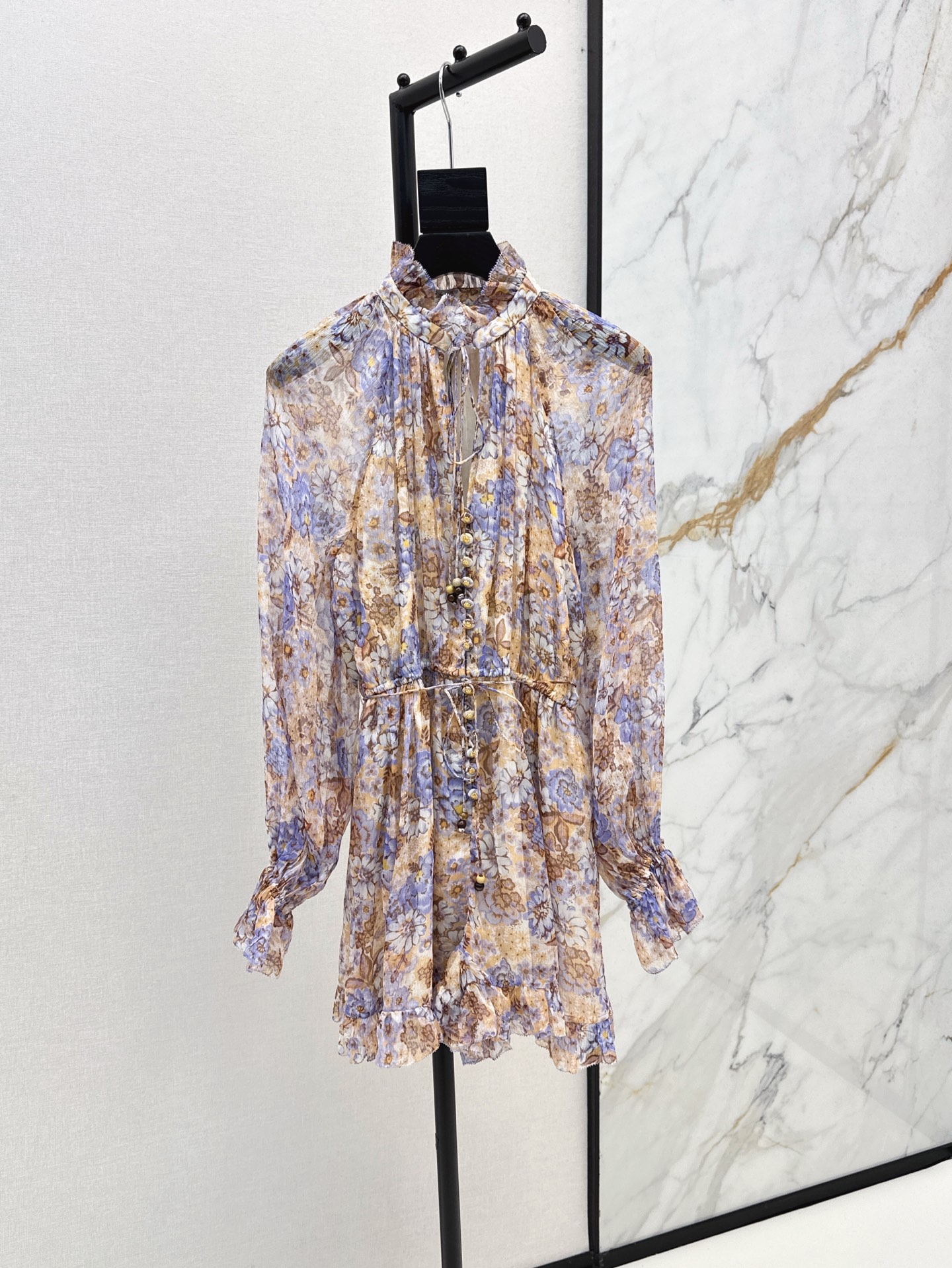 NO:415782,Exclusive first release Zimmen-M 25Ss———The latest spring and summer floral pattern jumpsuits with elegant and fresh vacation style Elegant floral pattern Three-dimensional waist-hugging style Romantic and elegant white and rich beauty essentials Imported printed fabric One-color spot sale smlxl,,alexander wang19860909独家首发 Zimmen-M 25Ss———春夏最新款花卉图案连体裤淡雅清新的度假风气息 优雅花卉图案 立体收腰版型 浪漫优雅的白富美必备单品 进口印花面料 一色现货发售smlxl,,alexander wang,Women's clothing