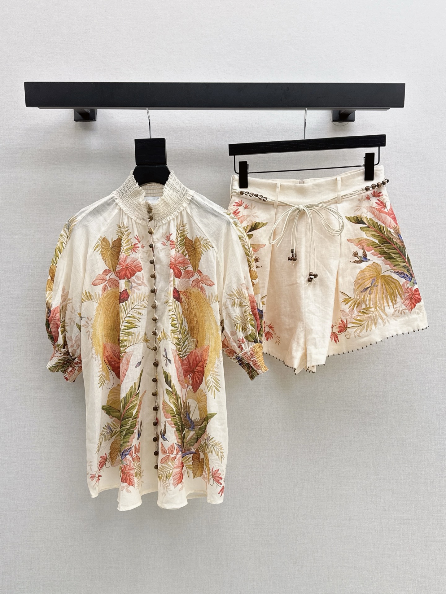 NO:415832,Zim 25Ss———The latest spring and summer vacation series set printed pattern decorative shirt + shorts Original custom heavy industry retro palace style age-reducing girlish style, beautiful upper body, fairy-like and elegant white and rich beauty essential items, one color spot on sale smlxl top, shorts, shirts, alexander wang19860909Zim 25Ss———春夏最新款度假系列套装印花图案装饰衬衫+短裤 原版定制重工复古宫廷风减龄少女风 上身美的不要不要的 仙气优雅的白富美必备单品 一色现货发售smlxl 上衣,,shorts,shirts,alexander wang,Women's clothing