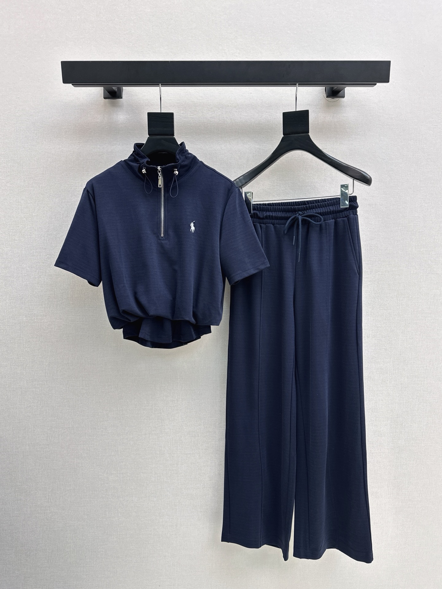 NO:415780,RL 25Ss———The latest spring and summer logo decorative casual set, small short lapel shirt + straight pants, heavy logo logo embellishes handsome and fashionable, creating casual and comfortable items, versatile and not picky, pure cotton texture and comfortable, one set, two colors for sale in stock, sml, shirts, alexander wang19860909RL 25Ss———春夏最新款logo装饰休闲套装 小短款翻领衬衫+直筒裤 重磅logo标识点缀上身帅气又时髦 打造休闲舒适单品 百搭不挑人 纯棉质感舒适 一套出 两色现货发售sml,,shirts,alexander wang,Women's clothing