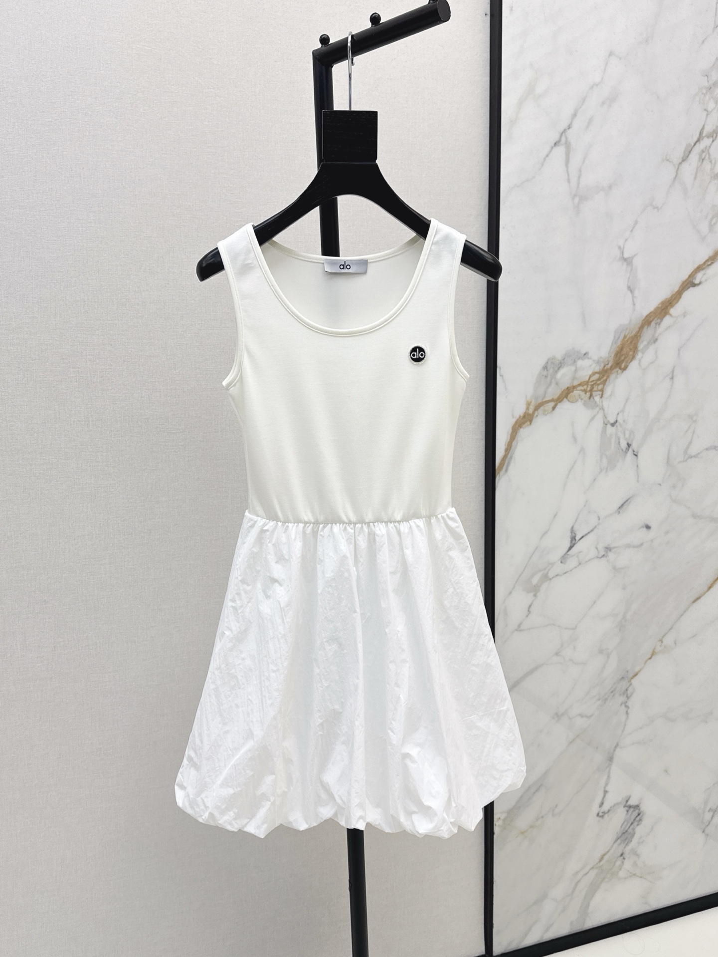 NO:417237,Alo 25Ss————The latest style of spring and summer splicing and sleeveless dress, fashionable and low-key, temperament and luxury and high-end style, versatile and not picky, original customized technology fabric, one-color spot on sale sml, skirts, alexander wang19860909Alo 25Ss————春夏最新款拼接做法无袖连衣裙 时髦低调 气质又奢华高级 版型百搭不挑人 原版定制科技面料 一色现货发售sml,,skirts,alexander wang,Women's clothing