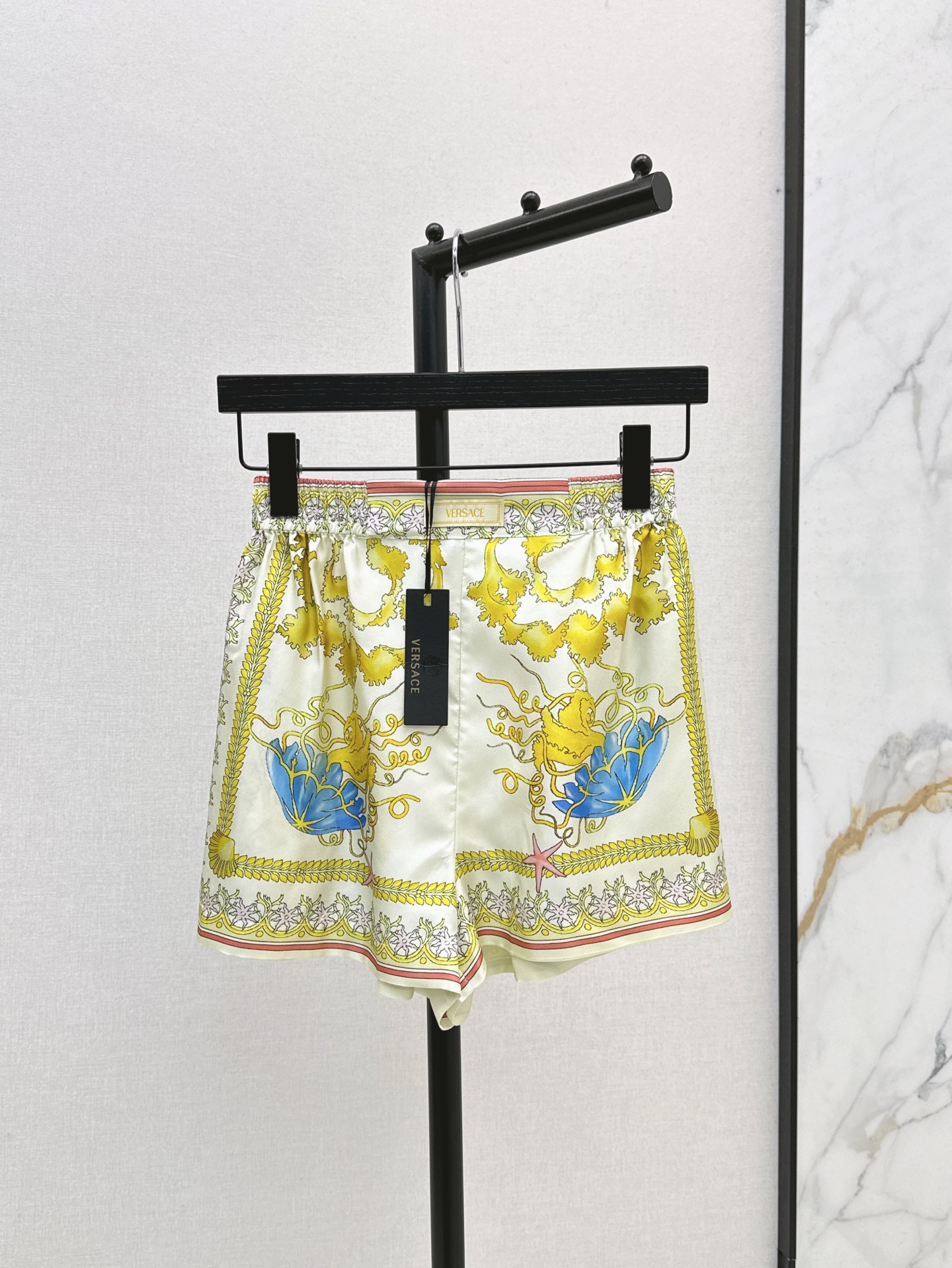 NO:417204,Ver 25Ss————The latest spring and summer beauty Venus positioning printed silk shorts full of summer atmosphere, 100% silk twill original positioning printed pattern, classic style not picky, retro and fashionable and high-end items, super slim on the upper body, one-color spot on sale, sml, shorts, real silk, alexander wang19860909Ver 25Ss————春夏最新款美神维纳斯定位印花真丝小短裤夏日气息满满 百分百真丝斜纹绸 原版定位印花图案 经典版型不挑人 复古时髦又高级的单品 上身超显瘦 一色现货发售sml,,shorts,real silk,alexander wang,Women's clothing