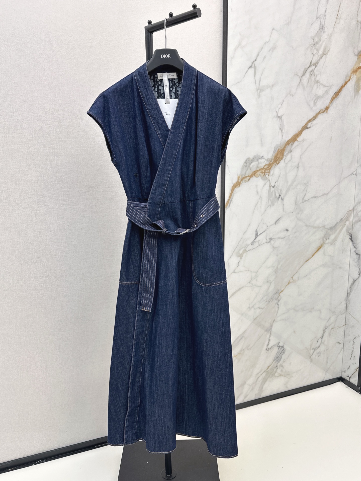 NO:422101,CD 25Ss————The latest spring and summer logo presbyopia inner denim dress with inner print positioning active fermentation and washing eye-catching design girl functional style sweet or salty upper body handsome and cool Retro washing cowboy reinterprets fashionable and exquisite items The design style is versatile and not picky. One color is available for sale in stock, Skirts, Alexander wang19860909CD 25Ss————春夏最新款logo老花内里牛仔连衣裙 内里印花 定位活性酵洗 养眼设计 少女机能风 可甜可盐 上身帅气又拉风 复古洗水牛仔重新诠释了时髦精单品 设计版型百搭不挑人 一色现货发售sml,,skirts,alexander wang,Women's clothing