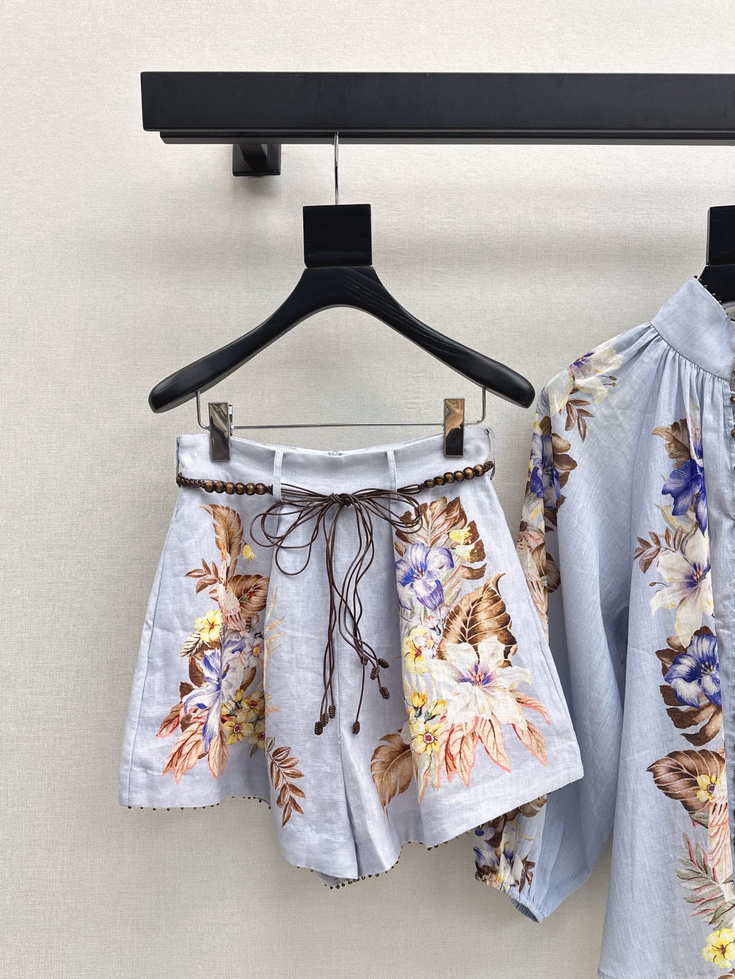 NO:423859,Zim 25Ss———The latest spring and summer vacation series set printed pattern decorative shirt + shorts Original custom heavy industry retro palace style age-reducing girlish style, beautiful upper body, fairy-like and elegant white and rich beauty essential items, one color spot on sale smlxl shorts, shorts, shirts, alexander wang19860909Zim 25Ss———春夏最新款度假系列套装印花图案装饰衬衫+短裤 原版定制重工复古宫廷风减龄少女风 上身美的不要不要的 仙气优雅的白富美必备单品 一色现货发售smlxl 短裤,,shorts,shirts,alexander wang,Women's clothing