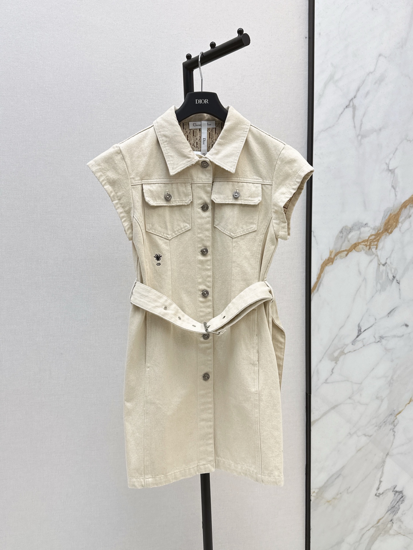 NO:423789,CD 25Ss————The latest spring and summer metal belt buckle beige denim dress with custom inner lining logo color woven print low-key high-end and fashionable shoulder cover sleeve design classic waist-tied style, huge upper body makes you look slim, casual and fashionable handsome items Imported denim fabric washing and shaving process One color is available in stock sml, skirts, alexander wang19860909CD 25Ss————春夏最新款金属腰带扣米色牛仔连衣裙 定制内里logo色织印花低调高级又时髦 落肩盖袖设计经典系腰版型 上身巨显瘦 休闲时髦的帅气单品 进口牛仔面料洗破工艺 一色现货发售sml,,skirts,alexander wang,Women's clothing