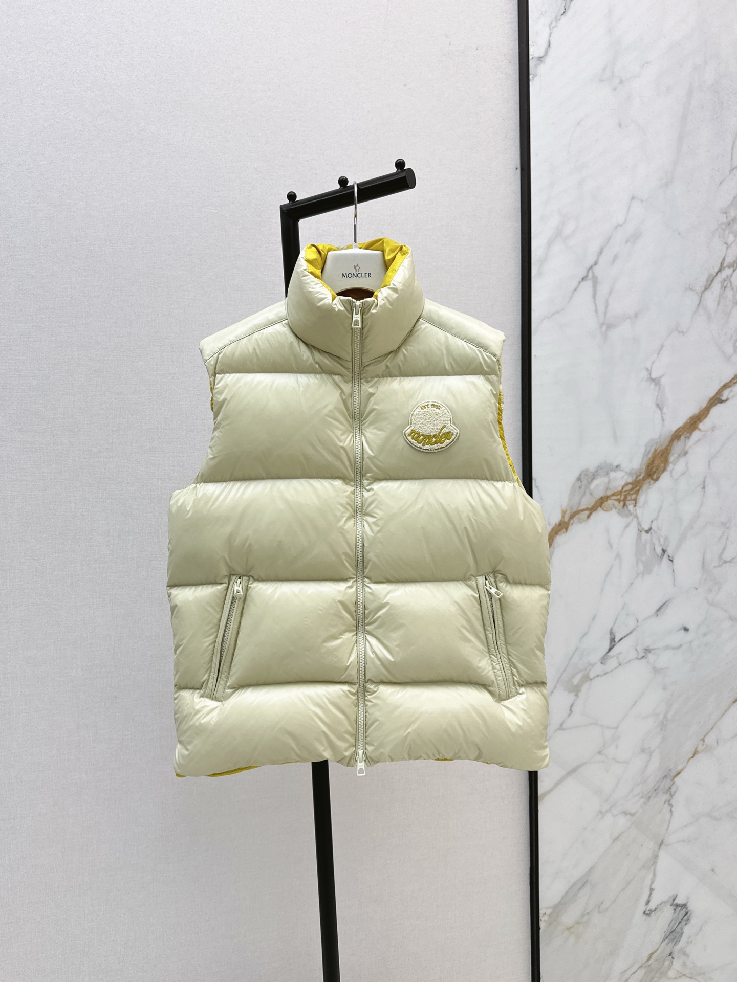 Moncler Gilet Matelassé Bicolore - Chaleur et Style pour l'Automne/Hiver