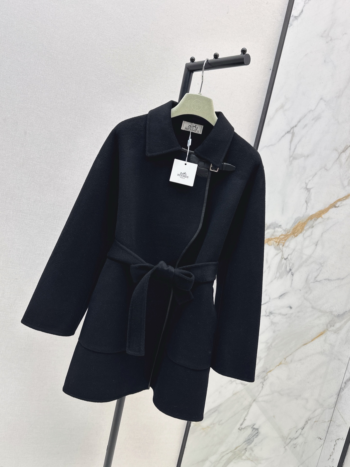 Elegant Women's Wool-Cashmere Blend Coat with Lambskin Leather Buckle Detailing 3 i1758030030887 610 0 1