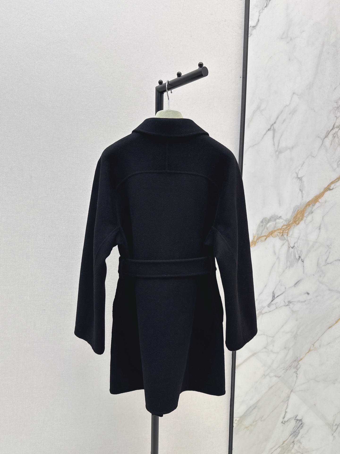 Elegant Women's Wool-Cashmere Blend Coat with Lambskin Leather Buckle Detailing 10 i1758030033047 6292 0 7