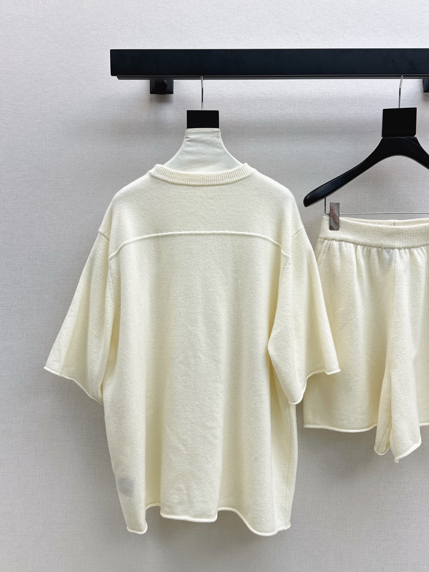 Max Mara Wool Blend Knit Top & Shorts Set - Relaxed Fit, Casual Style 7 i1758030619110 4294 0 5