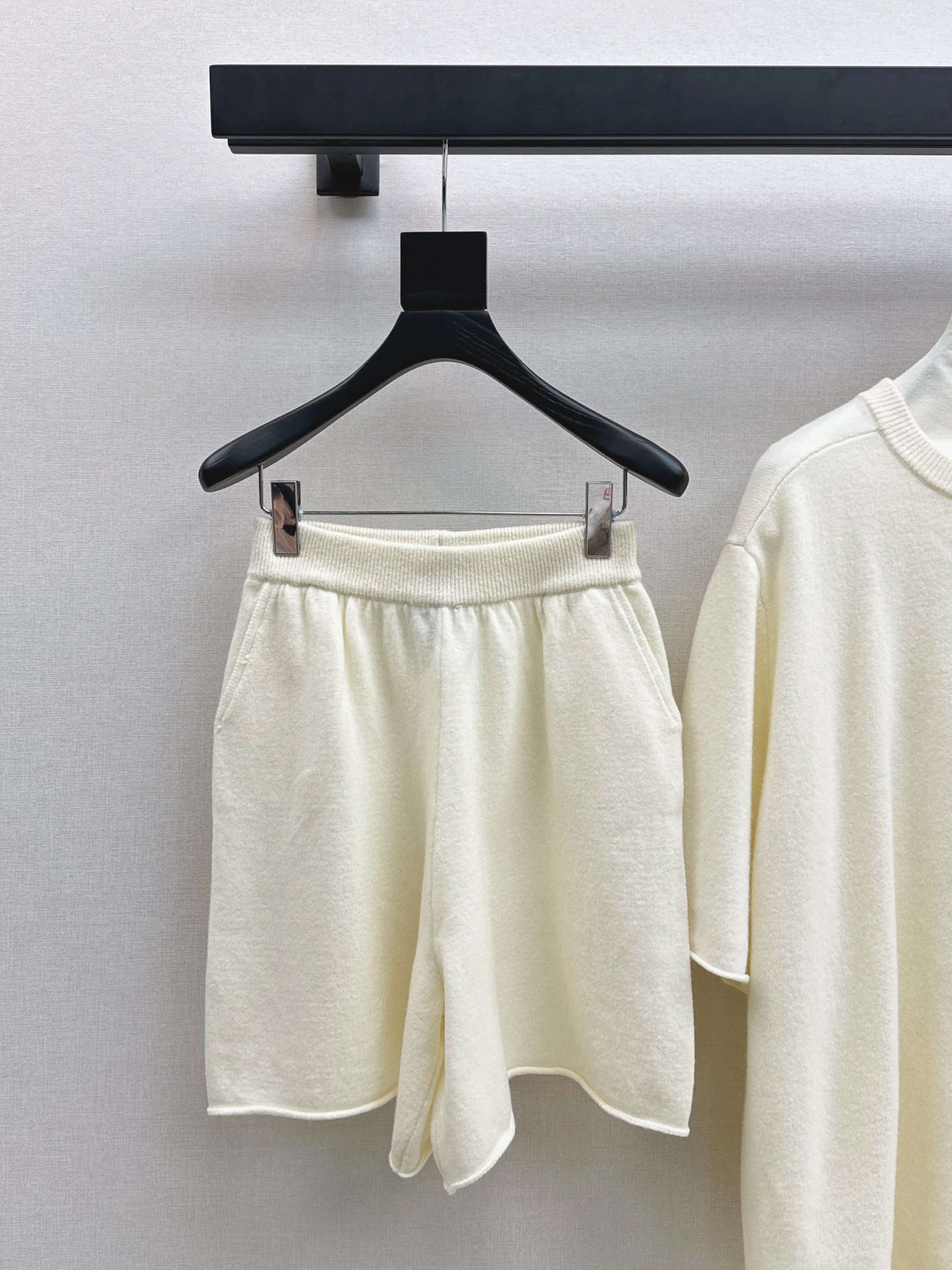 Max Mara Wool Blend Knit Top & Shorts Set - Relaxed Fit, Casual Style 8 i1758030619158 411 0 6