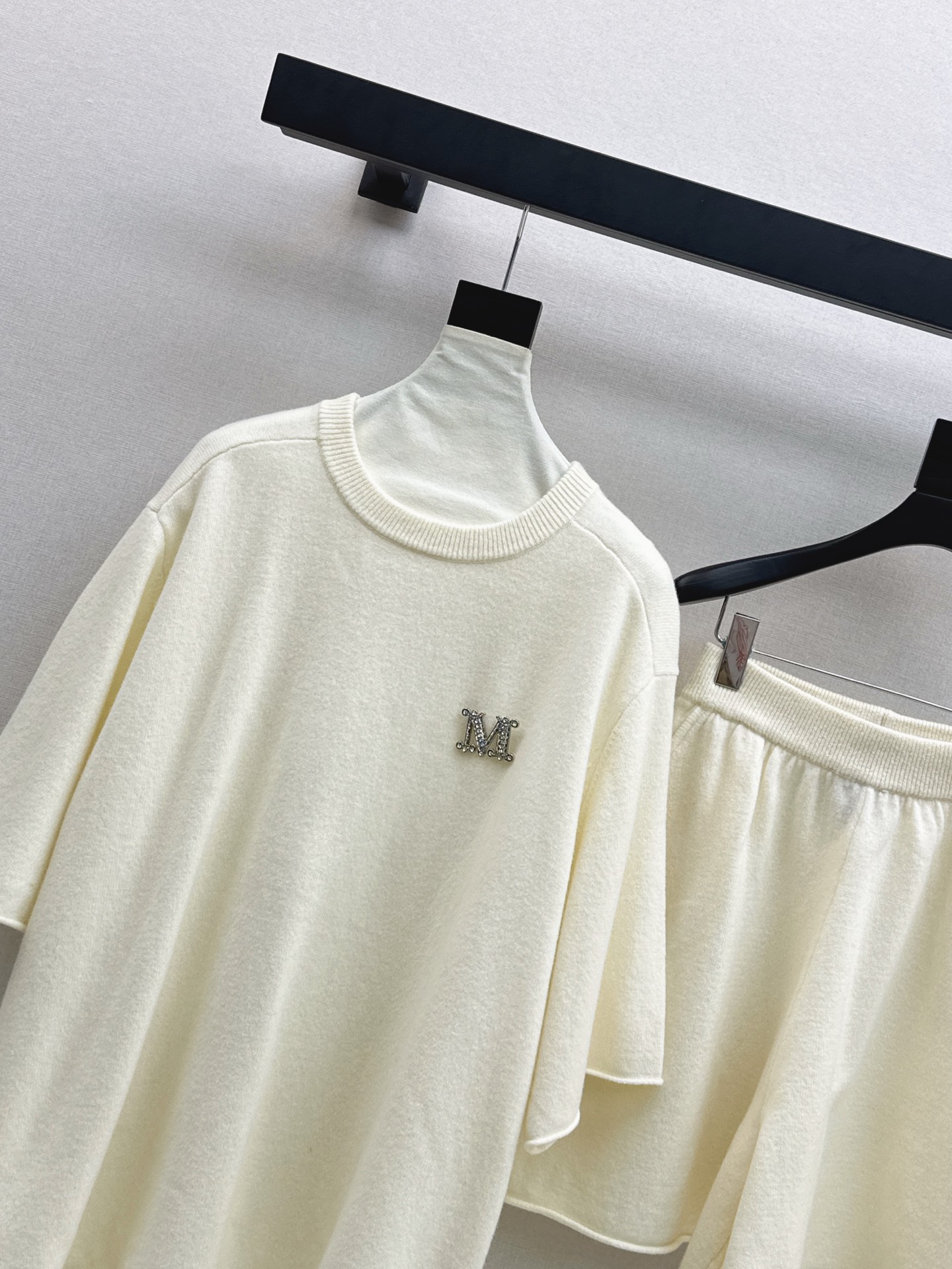 Max Mara Wool Blend Knit Top & Shorts Set - Relaxed Fit, Casual Style 4 i1758030619163 3087 0 2