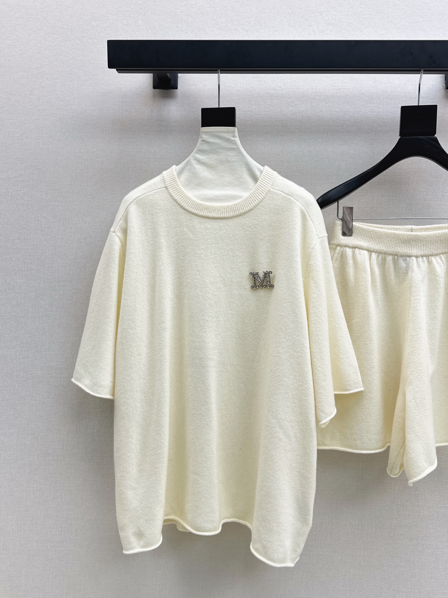 Max Mara Wool Blend Knit Top & Shorts Set - Relaxed Fit, Casual Style 3 i1758030619175 520 0 1