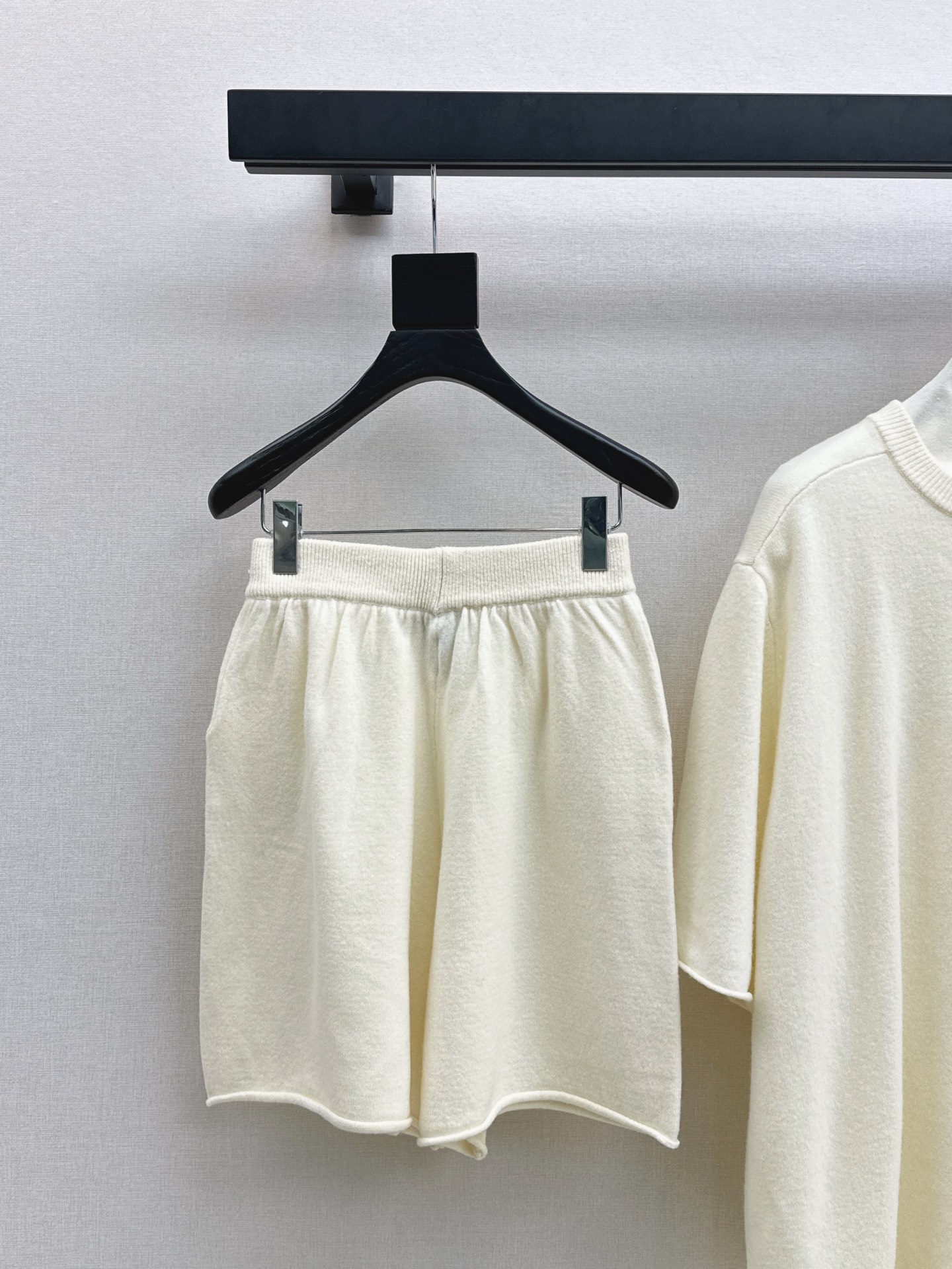 Max Mara Wool Blend Knit Top & Shorts Set - Relaxed Fit, Casual Style 10 i1758030621317 5389 0 8