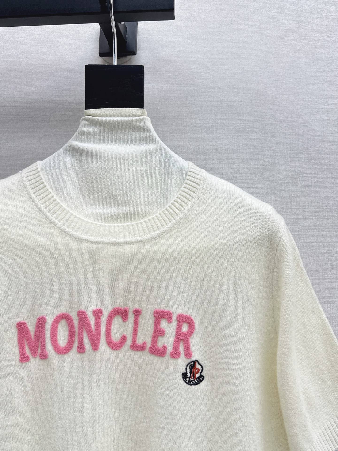 Moncler Women's Logo Embroidered Wool Knit Top - Short Sleeve Sweater 6 i1758108260722 2068 0 4
