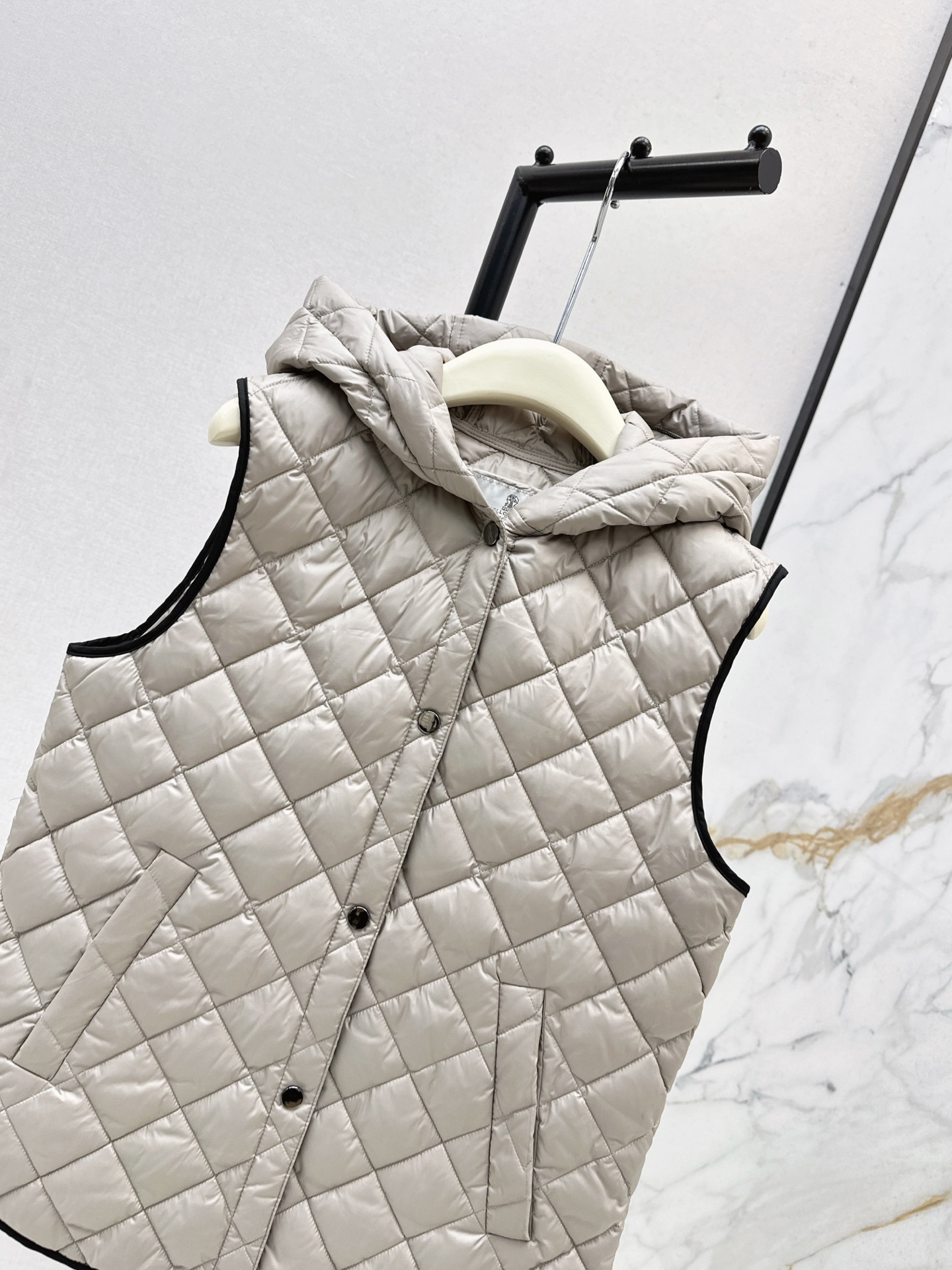 Diamond Quilted Padded Vest with Hood Lightweight Warm Winter Outerwear 5 i1758109151627 9864 0 2