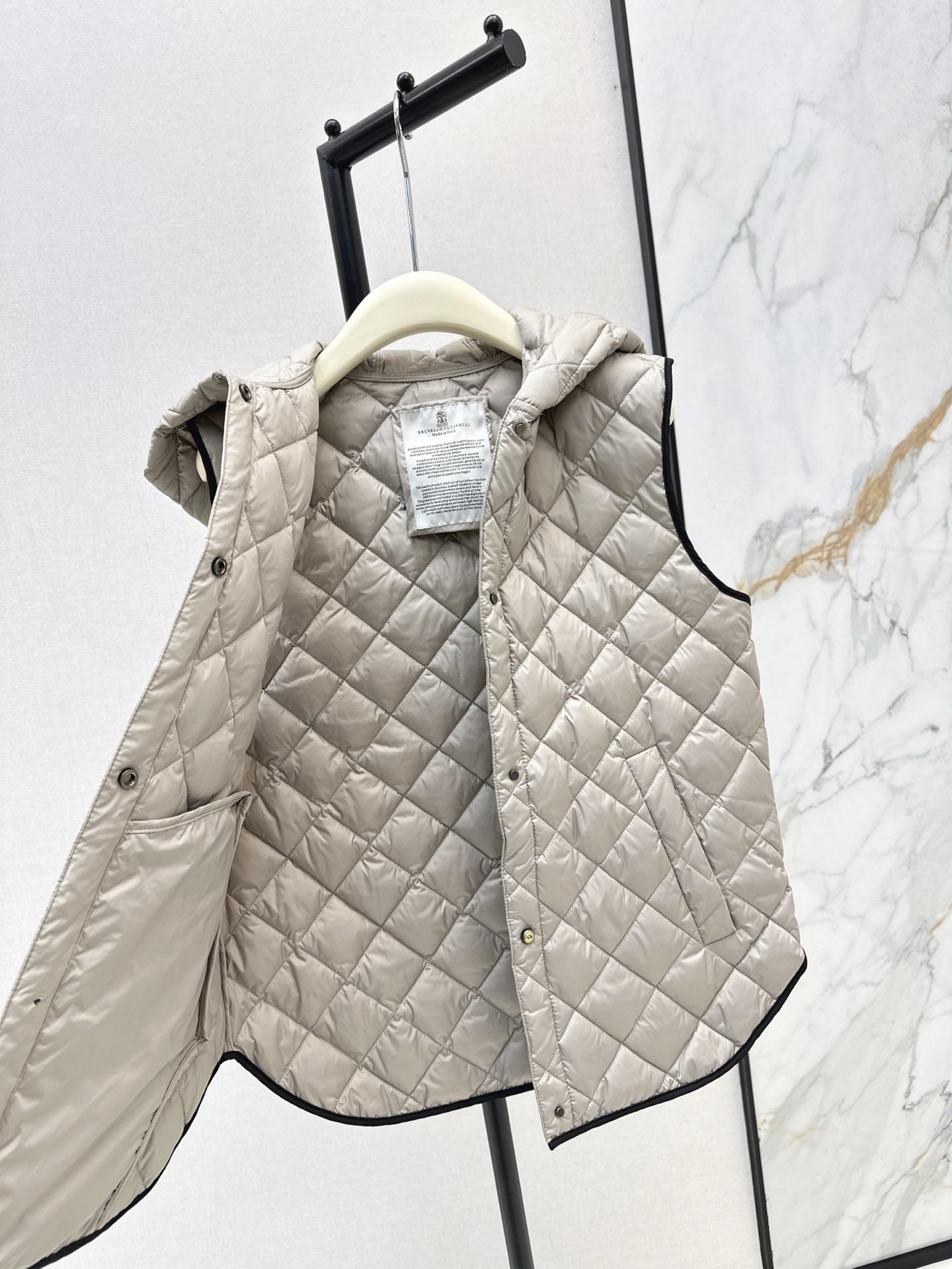Diamond Quilted Padded Vest with Hood Lightweight Warm Winter Outerwear 9 i1758109151654 4342 0 5