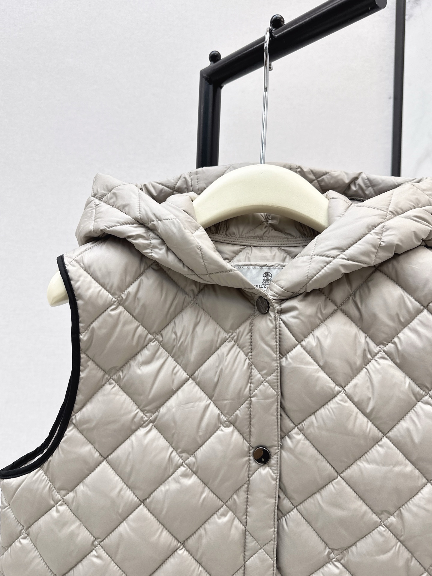 Diamond Quilted Padded Vest with Hood Lightweight Warm Winter Outerwear 7 i1758109151775 5194 0 4