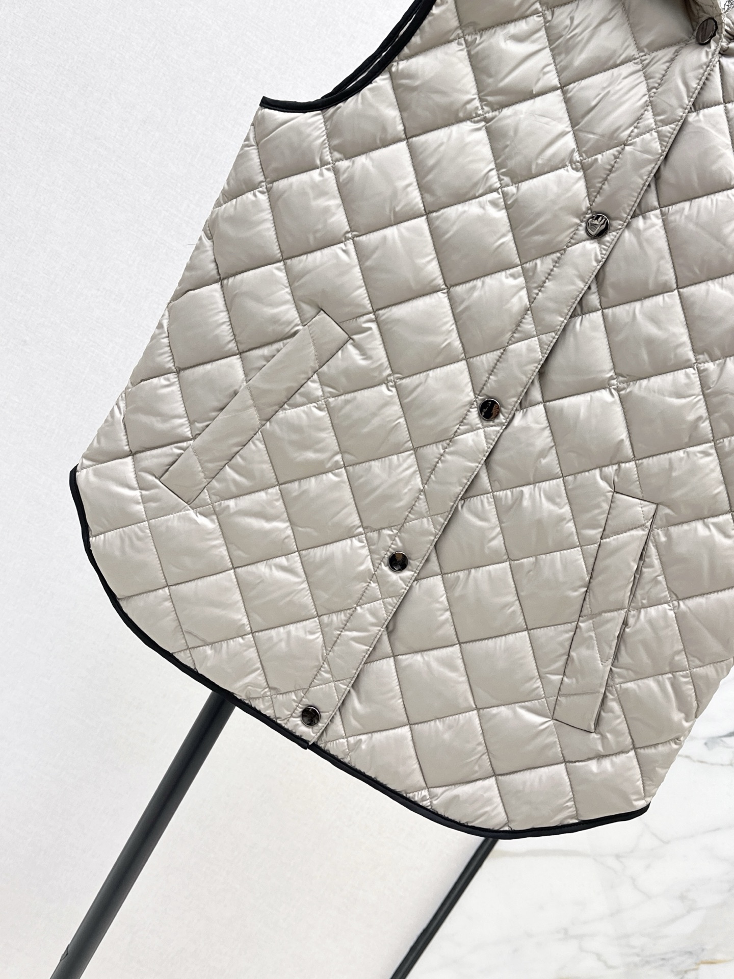 Diamond Quilted Padded Vest with Hood Lightweight Warm Winter Outerwear 8 i1758109153732 7507 0 6