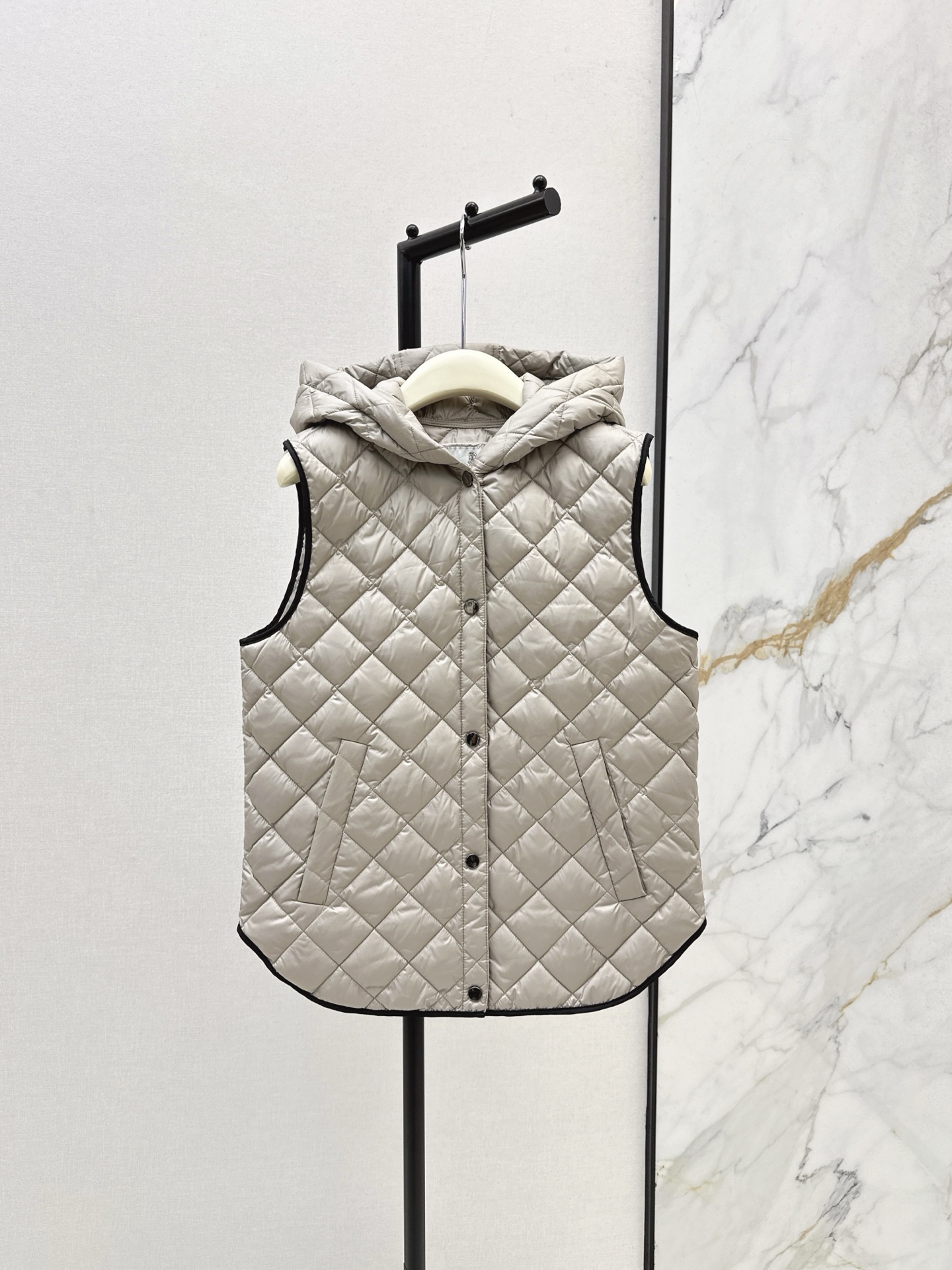 Diamond Quilted Padded Vest with Hood Lightweight Warm Winter Outerwear 3 i1758109153739 6670 0 1