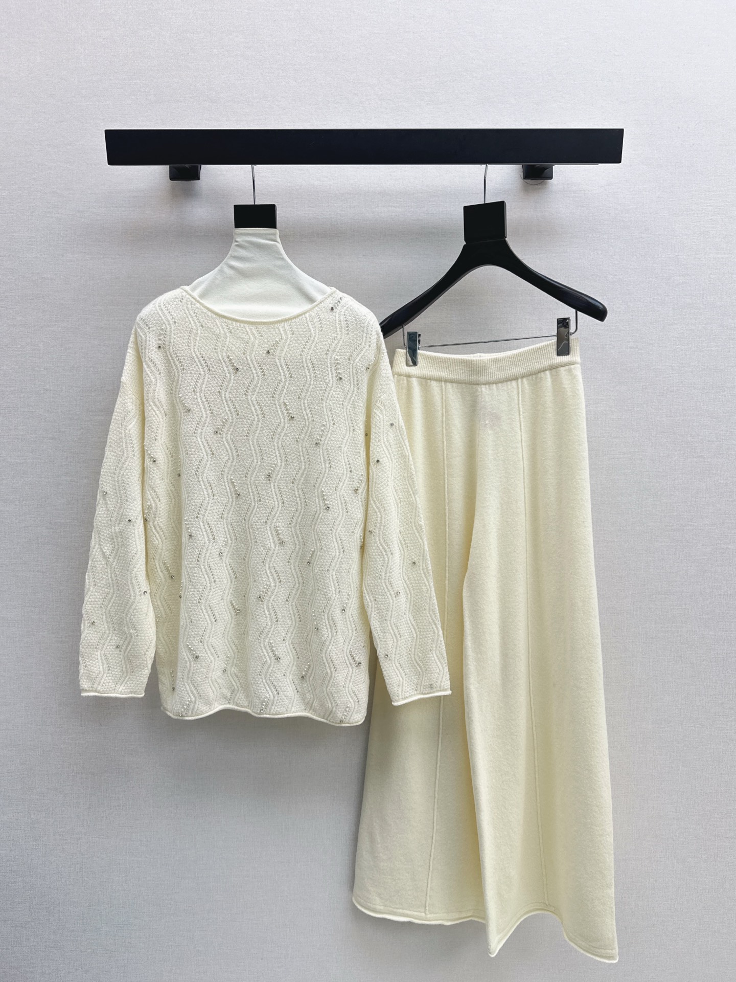 NO:504681,Bc 25Ss———The latest lazy style wool suit in autumn and winter, heavy craftsmanship beaded round neck sweater + elastic waist straight pants, 100% worsted wool yarn fabric, simple and atmospheric lazy style, durable, warmth and appearance are both online~~ The most practical and versatile quality, everyday high-end, base layered in autumn and winter!  !  Extra elasticity and body shape for sale. Two colors are available for sale in stock, Sweaters, Alexander wang19860909Bc 25Ss———秋冬最新款慵懒风羊毛套装重工艺钉珠圆领毛衣+松紧腰直筒裤 百分百精纺羊毛纱线面料 简约大气慵懒版型 经久耐穿 保暖度和颜值却都在线～～最实穿百搭的精品 秋冬打底叠穿日常高级！！超大弹力不挑身材一套出售 两色现货发售sml,,sweaters,alexander wang,Women's clothing