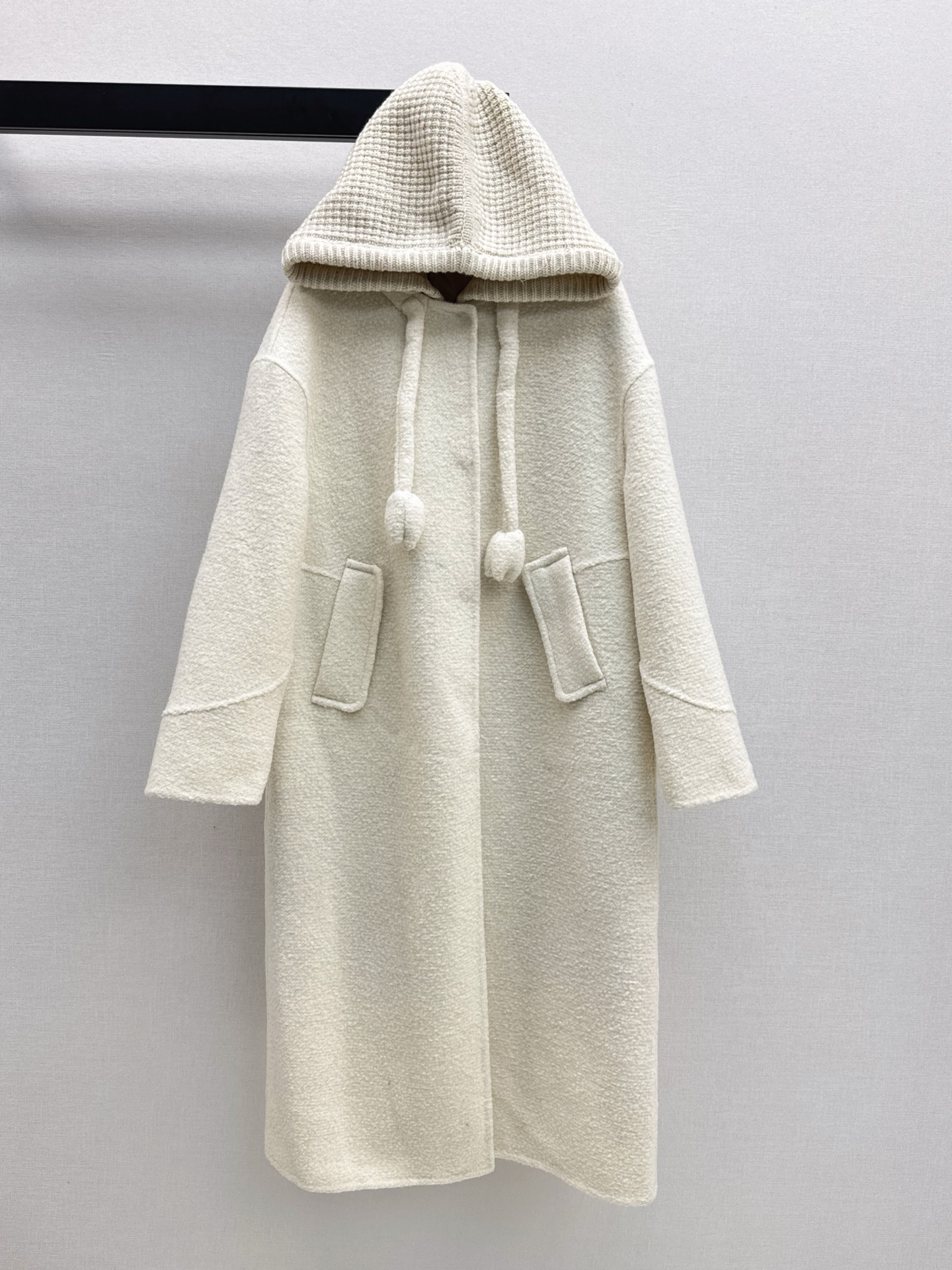 NO:505819,With dust bag Max 25Ss———The latest two-piece set design of autumn and winter two-piece set design knitted hooded down liner double-sided cashmere coat Old-cool style classic H loose fitting, quality control must be entered Imported Aozhou ultra-fine wool and cashmere material Pure handmade craftsmanship High-end gray down two-piece set design is luxurious and low-key, high-end and fashionable, warm and slimming, the upper body is huge and slimming, recommended three-color spot sale sml, down jacket, hats, alexander wang19860909配防尘袋Max 25Ss————秋冬最新款两件套设计针织拼接连帽羽绒内胆双面羊绒大衣 老钱风穿搭 经典H宽松版型 品质控必入 进口奥州超细羊毛加羊绒材质 纯手工制作工艺 高级灰羽绒两件套设计奢华低调 设计高级又时髦 保暖又显瘦 版型上身巨显瘦 推荐三色现货发售sml,,down jacket,hats,alexander wang,Women's clothing