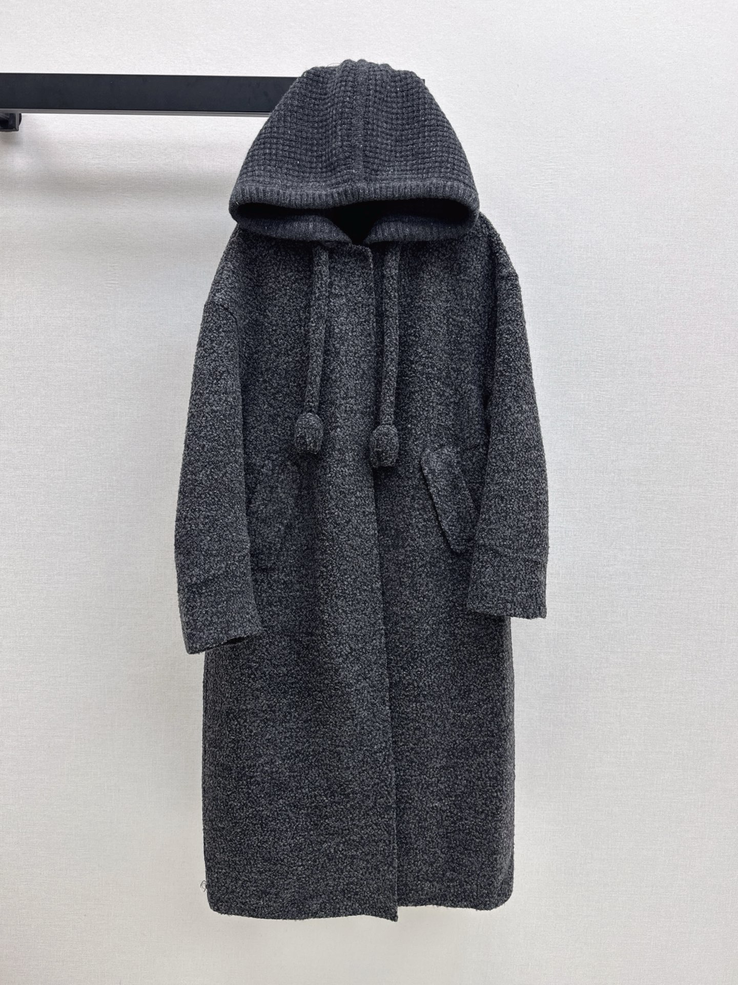 NO:505815,With dust bag Max 25Ss———The latest two-piece set design of autumn and winter two-piece set design knitted hooded down liner double-sided cashmere coat Old-cool style classic H loose fitting, quality control must be entered Imported Aozhou ultra-fine wool and cashmere material Pure handmade craftsmanship High-end gray down two-piece set design is luxurious and low-key, high-end and fashionable, warm and slimming, the upper body is huge and slimming, recommended three-color spot sale sml, down jacket, hats, alexander wang19860909配防尘袋Max 25Ss————秋冬最新款两件套设计针织拼接连帽羽绒内胆双面羊绒大衣 老钱风穿搭 经典H宽松版型 品质控必入 进口奥州超细羊毛加羊绒材质 纯手工制作工艺 高级灰羽绒两件套设计奢华低调 设计高级又时髦 保暖又显瘦 版型上身巨显瘦 推荐三色现货发售sml,,down jacket,hats,alexander wang,Women's clothing