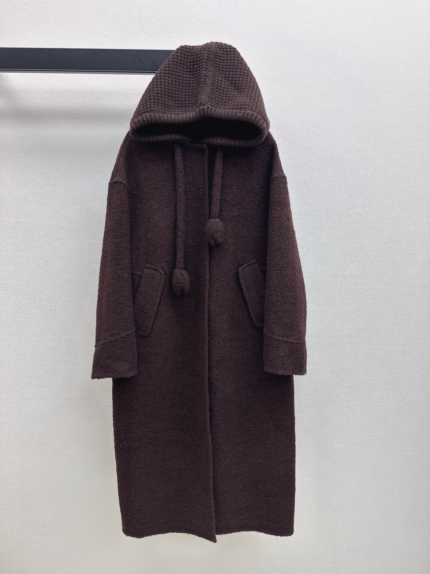 NO:505811,With dust bag Max 25Ss———The latest two-piece set design of autumn and winter two-piece set design knitted hooded down liner double-sided cashmere coat Old-cool style classic H loose fitting, quality control must be entered Imported Aozhou ultra-fine wool and cashmere material Pure handmade craftsmanship High-end gray down two-piece set design is luxurious and low-key, high-end and fashionable, warm and slimming, the upper body is huge and slimming, recommended three-color spot sale sml, down jacket, hats, alexander wang19860909配防尘袋Max 25Ss————秋冬最新款两件套设计针织拼接连帽羽绒内胆双面羊绒大衣 老钱风穿搭 经典H宽松版型 品质控必入 进口奥州超细羊毛加羊绒材质 纯手工制作工艺 高级灰羽绒两件套设计奢华低调 设计高级又时髦 保暖又显瘦 版型上身巨显瘦 推荐三色现货发售sml,,down jacket,hats,alexander wang,Women's clothing