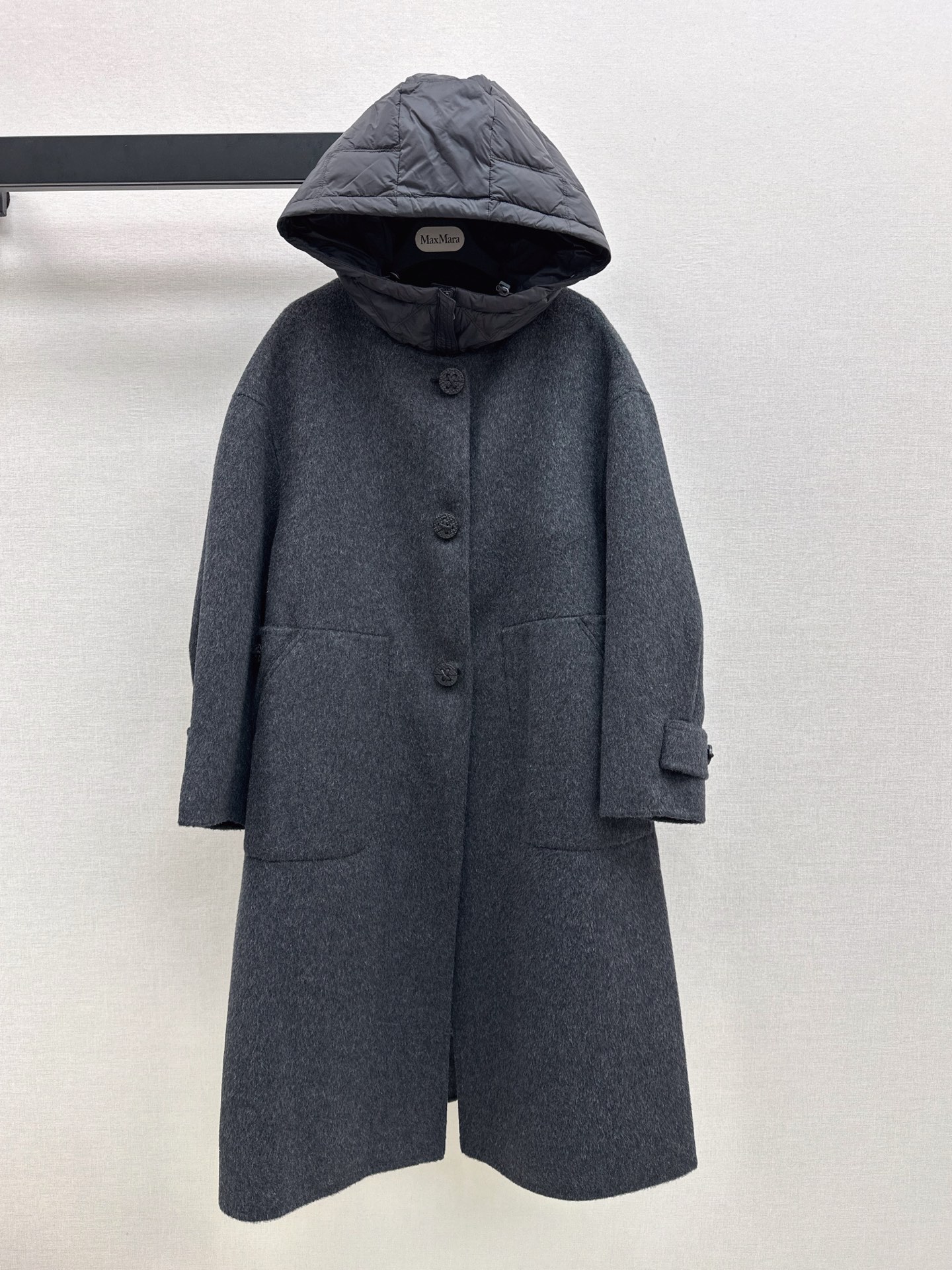 NO:507272,With dust bag Max 25Ss———The latest two-piece set design of down liner double-sided cashmere coat in autumn and winter. Old-fashioned style. Classic H loose style. Must-in-class quality control. Imported Aozhou ultra-fine wool and cashmere material. Pure handmade craftsmanship. High-end gray down two-piece set design is luxurious and low-key. YB open mold custom leather buckle design is high-end and fashionable. Warm and slimming. The upper body is huge and slimming. Recommended four-color spot sale sml, down jacket, alexander wang19860909配防尘袋Max 25Ss————秋冬最新款两件套设计羽绒内胆双面羊绒大衣 老钱风穿搭 经典H宽松版型 品质控必入 进口奥州超细羊毛加羊绒材质 纯手工制作工艺 高级灰羽绒两件套设计奢华低调 YB开模定制真皮扣设计高级又时髦 保暖又显瘦 版型上身巨显瘦 推荐四色现货发售sml,,down jacket,alexander wang,Women's clothing