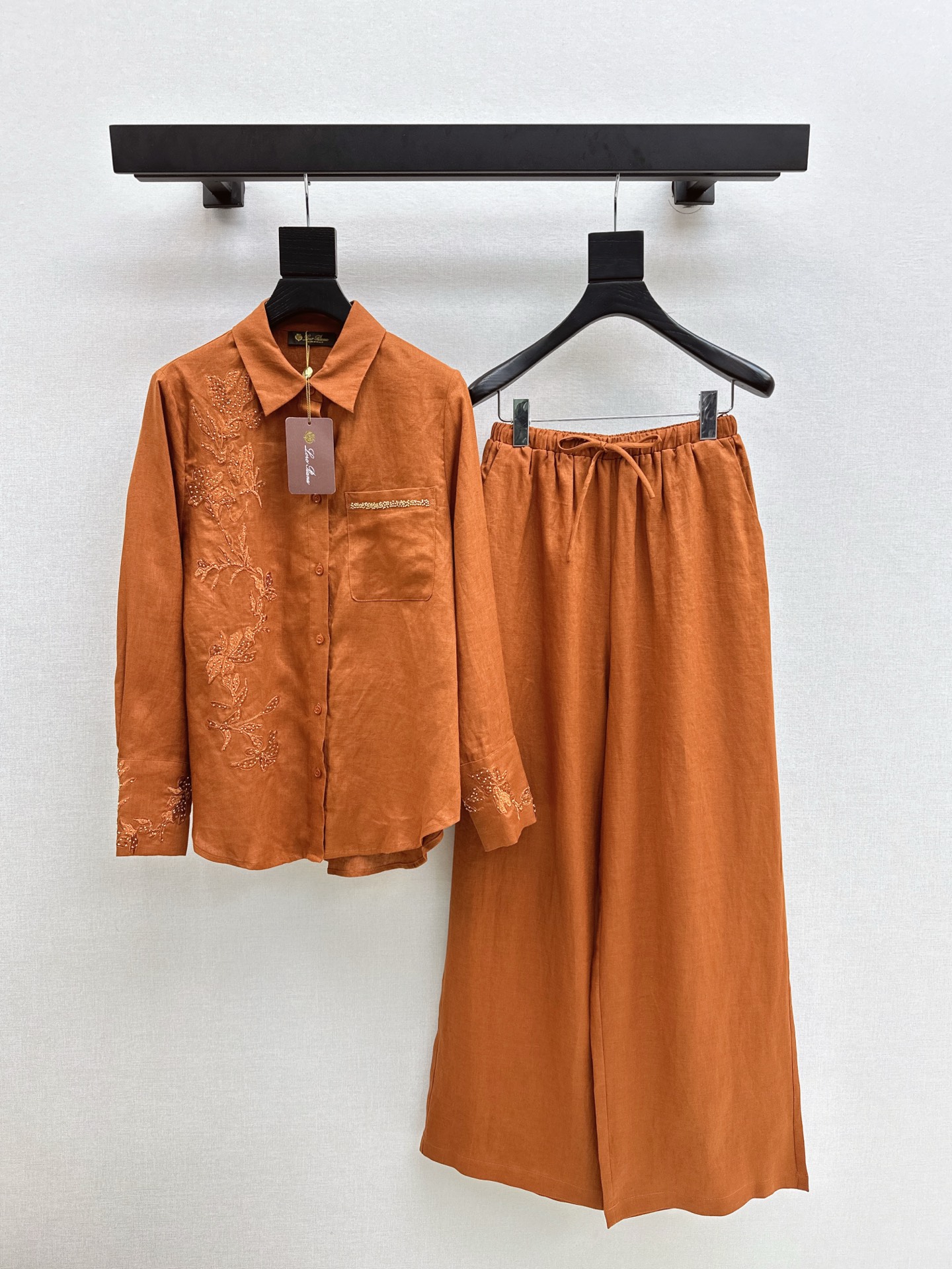 NO:506589,Exclusive shirt pants ~ LP 25Ss————The latest model of early autumn heavy embroidery decoration splicing linen suit embroidery craftsmanship loose shirt + elastic waist straight pants Linen fabric Super good texture Very high-end Old money style You can be used for daily parties or commuting Lazy and casual and vacationing Heavy embroidery decoration Very strong styling One set Two colors for sale in stock sml, Loro piano, Shirts, Alexander wang19860909衬衫裤独家款～ LP 25Ss————早秋最新款重磅刺绣装饰拼接亚麻套装刺绣工艺宽松衬衫 +松紧腰直筒裤 亚麻面料 质感超好 非常高级 妥妥的老钱风 日常聚会或者通勤都可以 慵懒休闲又有度假感 重磅绣花装饰 很强的造型感 一套出 两色现货发售sml,,loro piana,shirts,alexander wang,Women's clothing