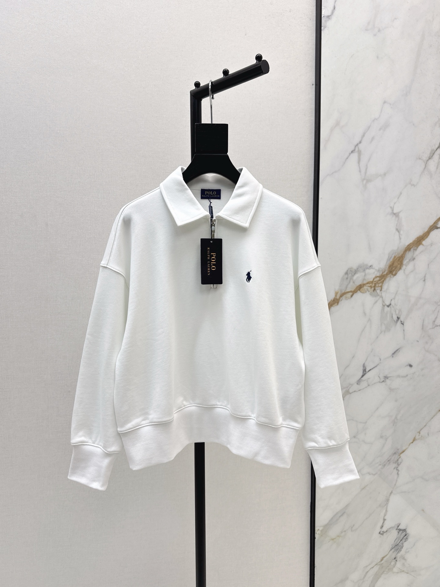 NO:506576,Recommended single models RL 25Ss————The latest autumn and winter pony embroidery decoration Lao Qian casual suit Recommended one set of matching lapel half-zipper sweatshirt + elastic straight trousers Super easy to wear set It is versatile whether it is a set of matching or worn alone. Casual and sporty style Old Qian has temperament and is definitely not afraid of outdated. Always classic. Two-color split development. SML hoodie, hoodie, sweatshirts, alexander wang19860909爆单款推荐 RL 25Ss————秋冬最新款小马刺绣装饰老钱休闲套装 推荐一套一套搭配 翻领半拉链卫衣+松紧直筒卫裤 超级好穿的一套 不管是一套搭配或者单独穿都很百搭 休闲运动风 老钱有气质 绝对不怕过时 永远经典 两色分开发 现货发售sml 卫,,hoodie,sweatshirts,alexander wang,Women's clothing