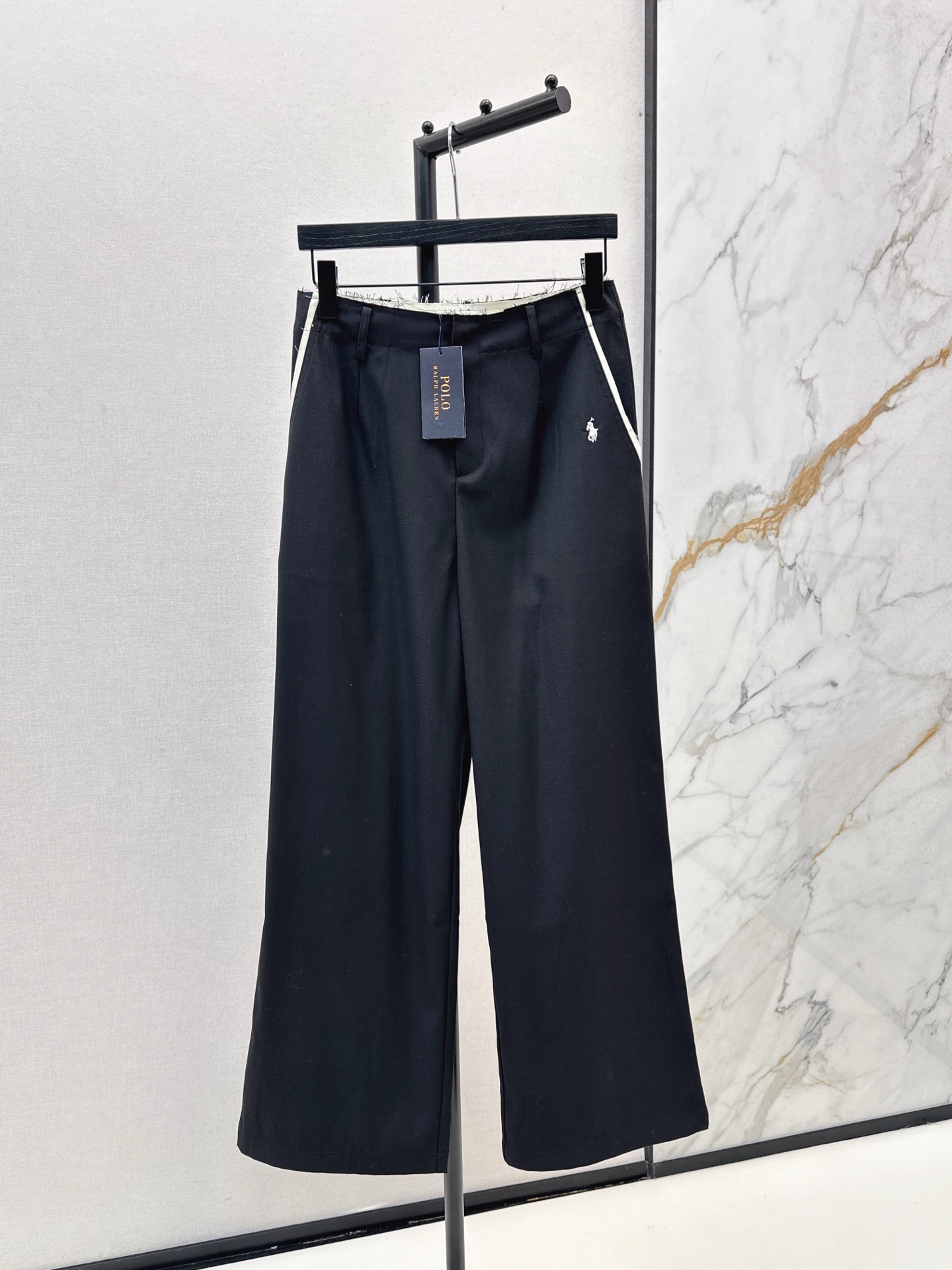 NO:506601,All-match trousers RL 25Ss———The latest style of contrasting edge waist design in autumn and winter. Whether it is matched with casual T-shirts or shirt jackets, it is OK. Real name versatile. It can be formal and casual. The waist is contrasting bristle design. Pony embroidery + straight wide-leg pants. Super cover. Two-color spot-on sml,, jackets & coats,shirts,tees, t-shirt,alexander wang19860909百搭西裤 RL 25Ss————秋冬最新款撞色边腰头设计直筒西裤 不管是搭配休闲T恤或者衬衫外套都OK 实名百搭 可正式可休闲 腰部采用撞色毛边设计 小马刺绣+直筒阔腿裤型 超级遮肉 两色现货发售sml,,jackets & coats,shirts,tees，t-shirt,alexander wang,Women's clothing