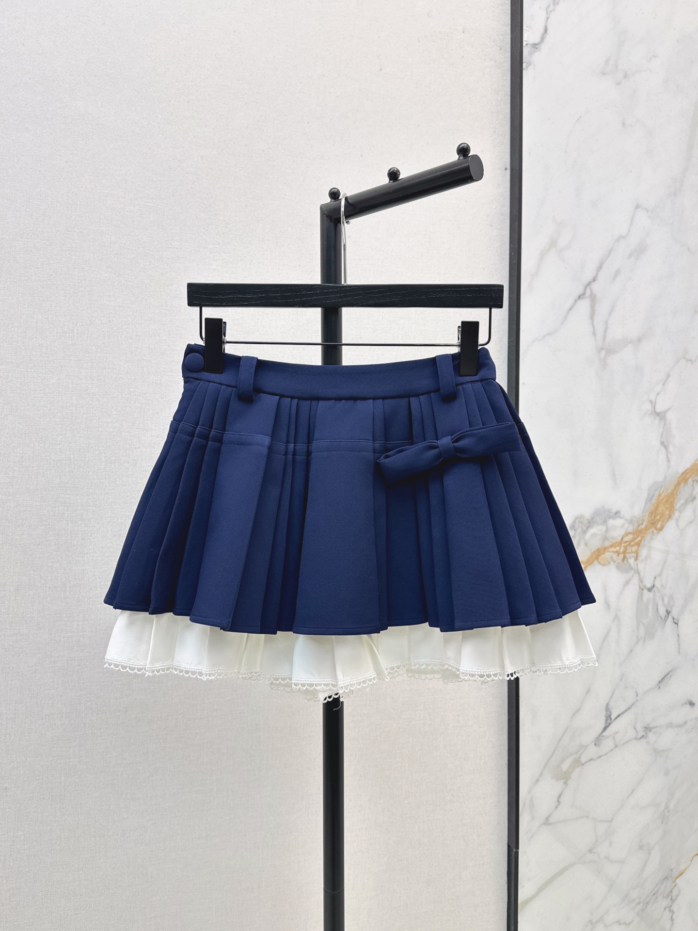 NO:508058,Fashionable design 25Ss———The latest style of youthful girl style navy blue fake two-piece skirt pants imported from the imported worsted fabric, fashionable nerd literary girls must-have items, safety pants in the inner design to prevent exposure, long-legged artifact is absolutely unique, sweet and salty temperament is versatile and not picky, mix and match when seasons alternate, super retro and fashionable, one-color spot sml, skirts, alexander wang19860909时髦设计 25Ss———秋冬最新款青春少女风藏蓝色假两件设计裙裤 进口精纺面料质感超赞 时髦书呆子文艺少女必入单品 内里安全裤设计防走光 大长腿神器绝绝子 可甜可盐气质百搭不挑人 季节交替时混搭超复古时髦 一色现货发售sml,,skirts,alexander wang,Women's clothing