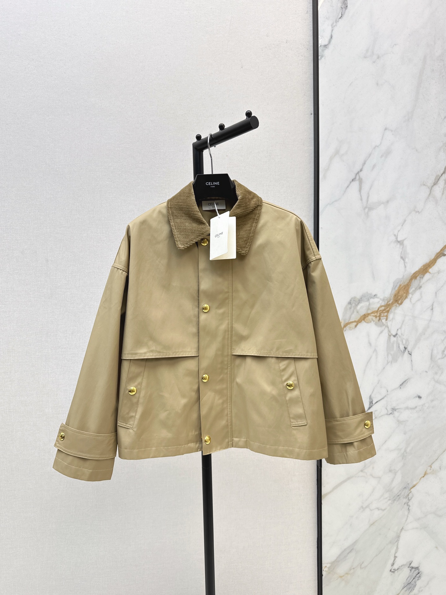 NO:508060,Ce 25Ss————The latest jacket with a beautiful appearance in autumn and winter. It looks so good. It is relaxed and moderate. It is real and fashionable. Corduroy lapel design. Exquisite small lapel. Short style. The whole style is full of energy. It has a casual and handsome temperament. It can be sweet or salty. It uses high-density windbreaker cotton fabric. It has a very crisp feeling. Two colors are available for sale in stock. sml,, jackets & coats, jackets & coats, alexander wang.19860909Ce 25Ss————秋冬最新款颜值敲扛打的夹克外套 太好看了 松弛有度 实实在在的时髦感 灯芯绒翻领设计 精致小翻领 短款版型 整个版型上身精气神 自带休闲帅气气质 可甜可盐 采用高密度风衣棉面料 挺括感很好 两色现货发售sml,,jackets & coats,jackets & coats,alexander wang,Women's clothing