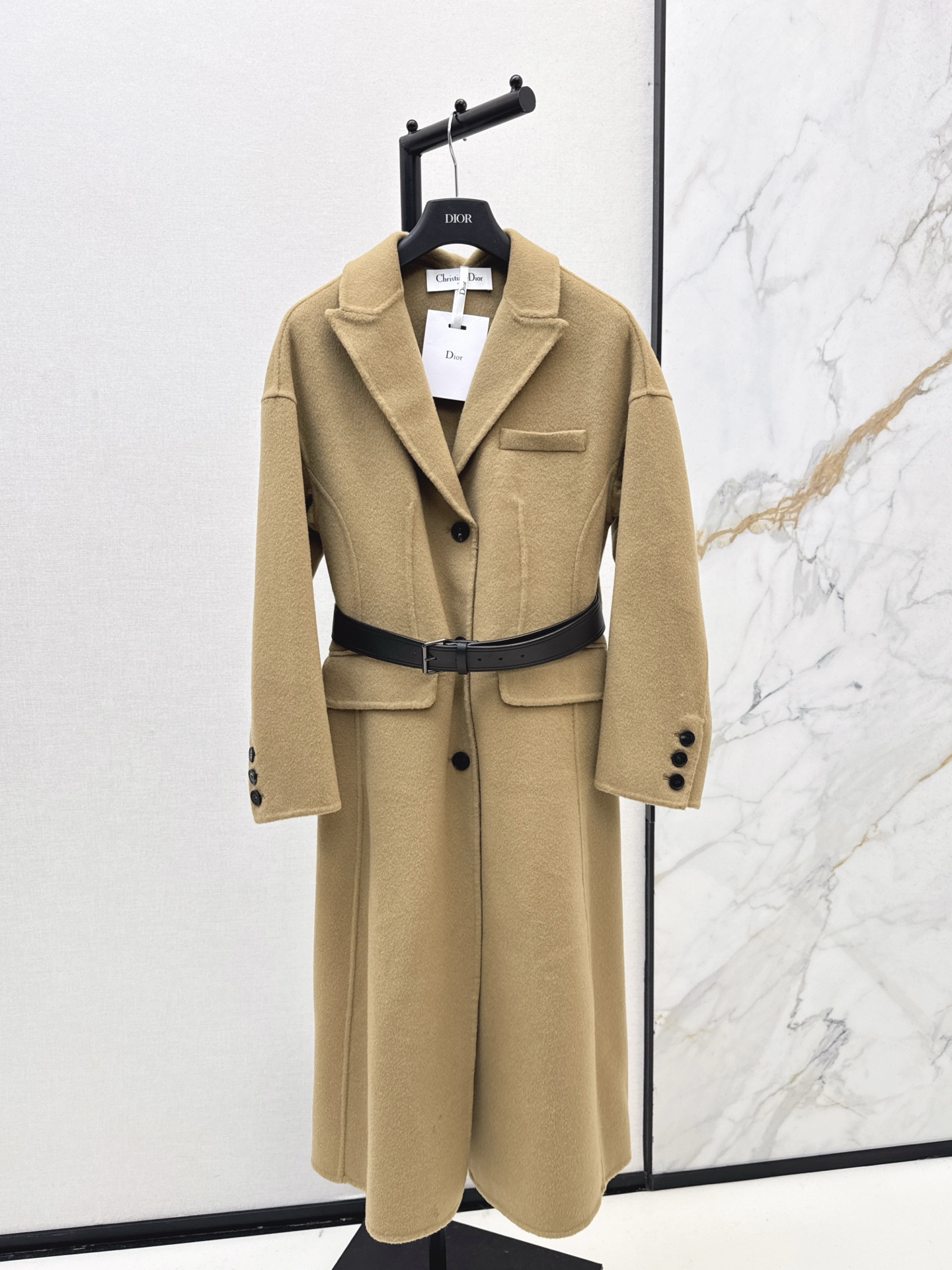 NO:508921,Elegant Lady CD 25Ss with dust bags - the latest removable scarf decorative coat coats and coats elegant and casual. Customized 90 wool 10 cashmere wool fabric with delicate and soft texture. Pure hand-made edging craftsmanship. Temperament H-style distribution belt with minimalist high luxury and elegant and intellectual. It is perfect and easy to control the upper body with extreme elegance and casualness. Three-color spot-on sml, Jackets & coats, alexander wang19860909配防尘袋优雅Lady CD 25Ss————秋冬最新款可拆卸围巾装饰大衣外套优雅随性 定制90羊毛10羊绒毛呢面料质感细腻柔软 纯手工包边工艺 气质H版型 配送腰带极简高奢优雅知性 不挑人版型完美轻松驾驭 上身极致优雅随性高级感 三色现货发售sml,,jackets & coats,alexander wang,Women's clothing