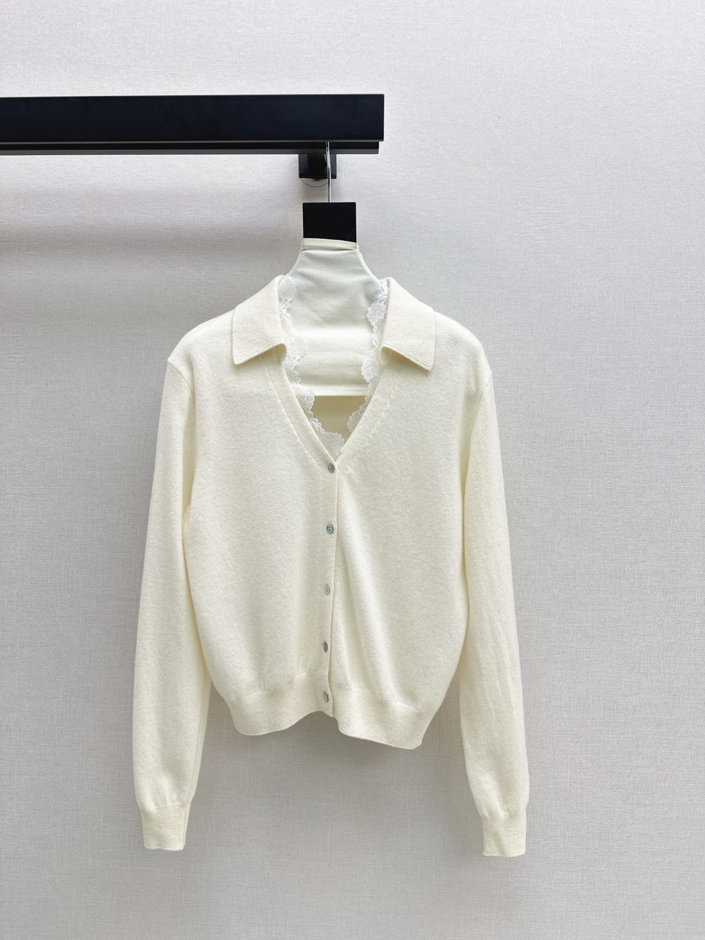 NO:533950,Es 25Ss——————The latest lace spliced ​​long-sleeved sweater in early autumn, 100% high-quality wool fabric, exquisite spliced ​​lace lace is looming, lively posture while walking, aura and softness coexist, three-color spot on sale sml, sweaters, alexander wang19860909Es 25Ss————早秋最新款蕾丝拼接长袖毛衣 百分百优质羊毛面料 精致拼接蕾丝花边若隐若现 行走间灵动生姿 气场与柔美并存 三色现货发售sml,,sweaters,alexander wang,Women's clothing