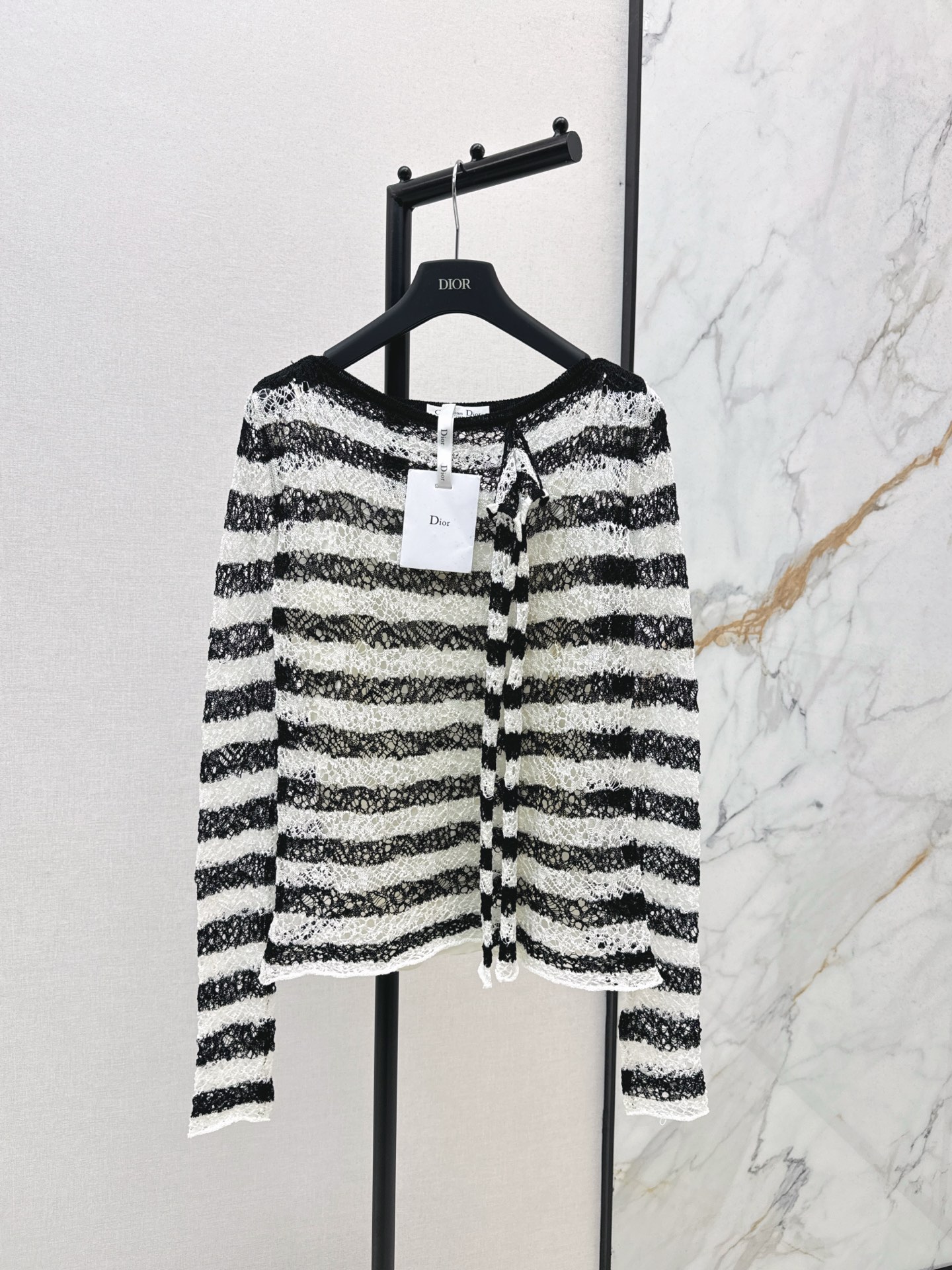 NO:535327,Warm and elegant style CD 25Ss———The latest hollow striped sweater with autumn and winter is very high-end hollow design, super beautiful~ fine yarn has a skin-friendly texture, simple and elegant young ladies can enter, one-size spot sml, alexander wang19860909温婉气质款 CD 25Ss———秋冬最新款镂空条纹针织衫很高级的镂空感设计超美的～精细纱线亲肤质感一流 简约大气的小姐姐可入 一色现货发售sml,,alexander wang,Women's clothing