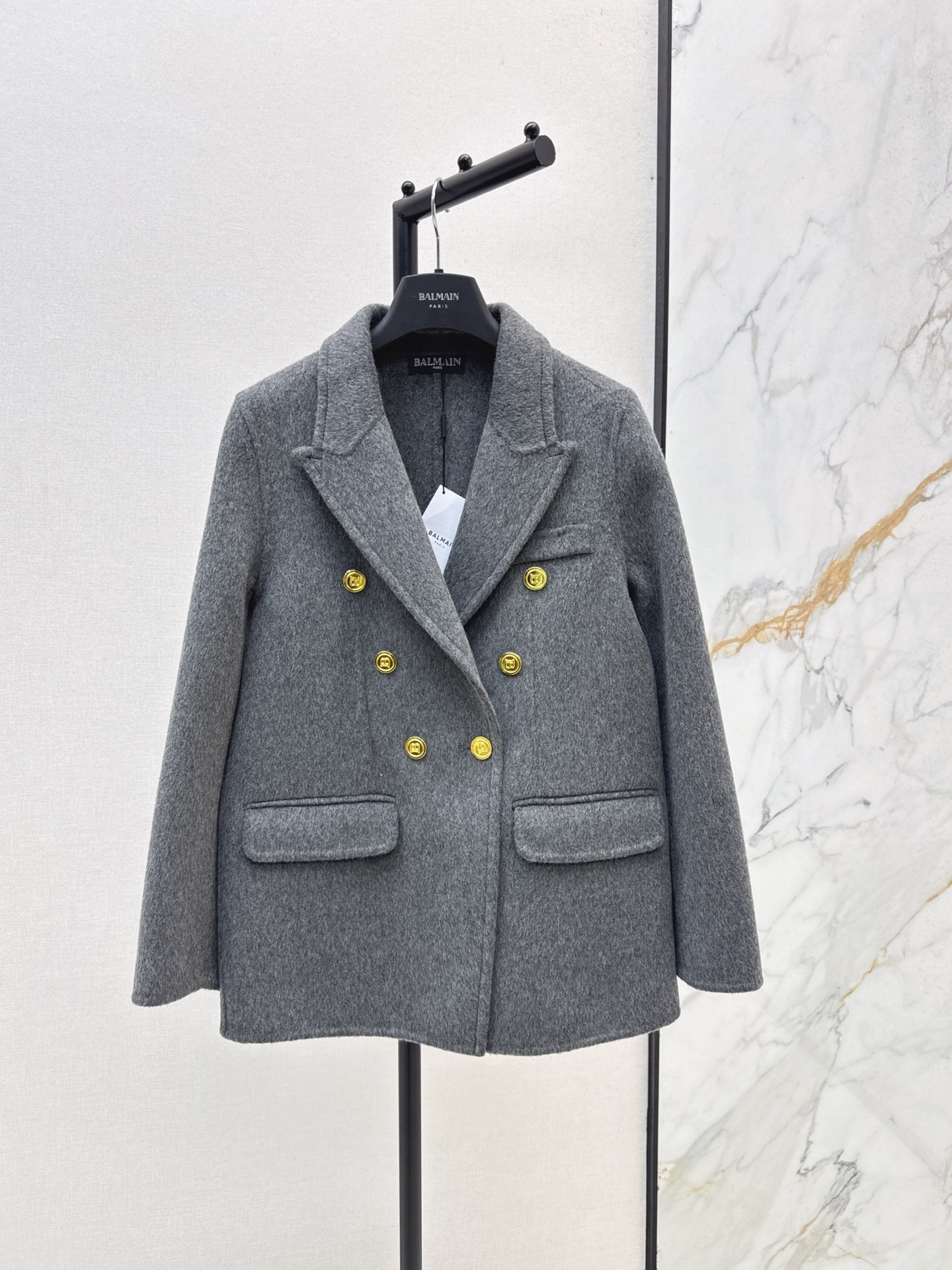 NO:536356,High-end temperament Bal 25Ss———The latest classic double row gold buckle decorative double-sided Nickel jacket wool cashmere blend fabric + pure handmade A suit that grows completely in aesthetics. A little cool. There is no stereotype of traditional suit. Too extra points. High-end and white. Two-color spot on sale sml, Jackets & coats, business suit, alexander wang19860909高级感气质 Bal 25Ss———秋冬最新款经典双排金扣装饰双面尼外套羊毛羊绒混纺面料+纯手工制作 完全长在审美点上的一件西装 有点酷酷的 没有传统西装的那种刻板印象 太加分了 高级又显白 两色现货发售sml,,jackets & coats,business suit,alexander wang,Women's clothing